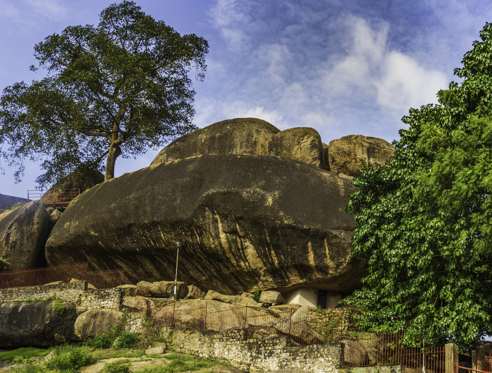 月光岩,不仅仅是一片美景,更是宁静与思考的好去处.
