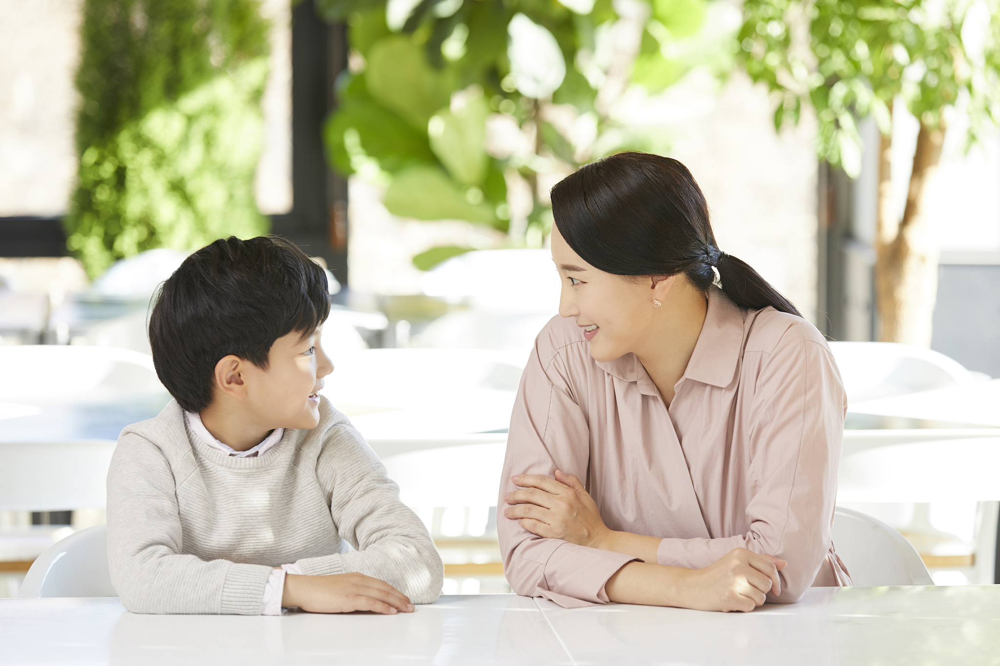 回忆,激发孩子对学校生活的兴趣;  孩子父母和孩子的沟通的重要性
