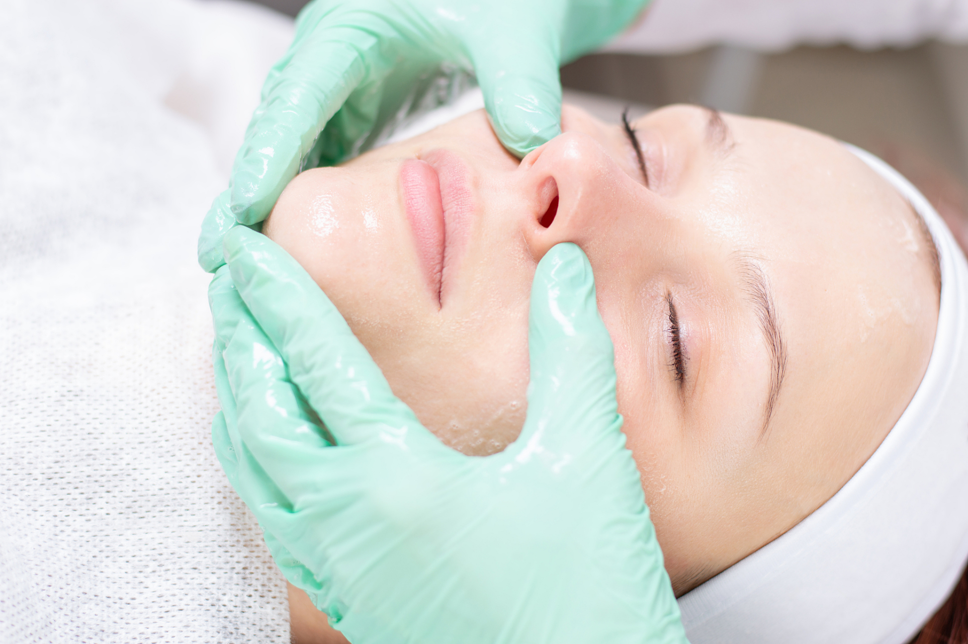 医美科普:水氧活肤 水氧活肤是一种常见的皮肤护理方法,通过将氧气和