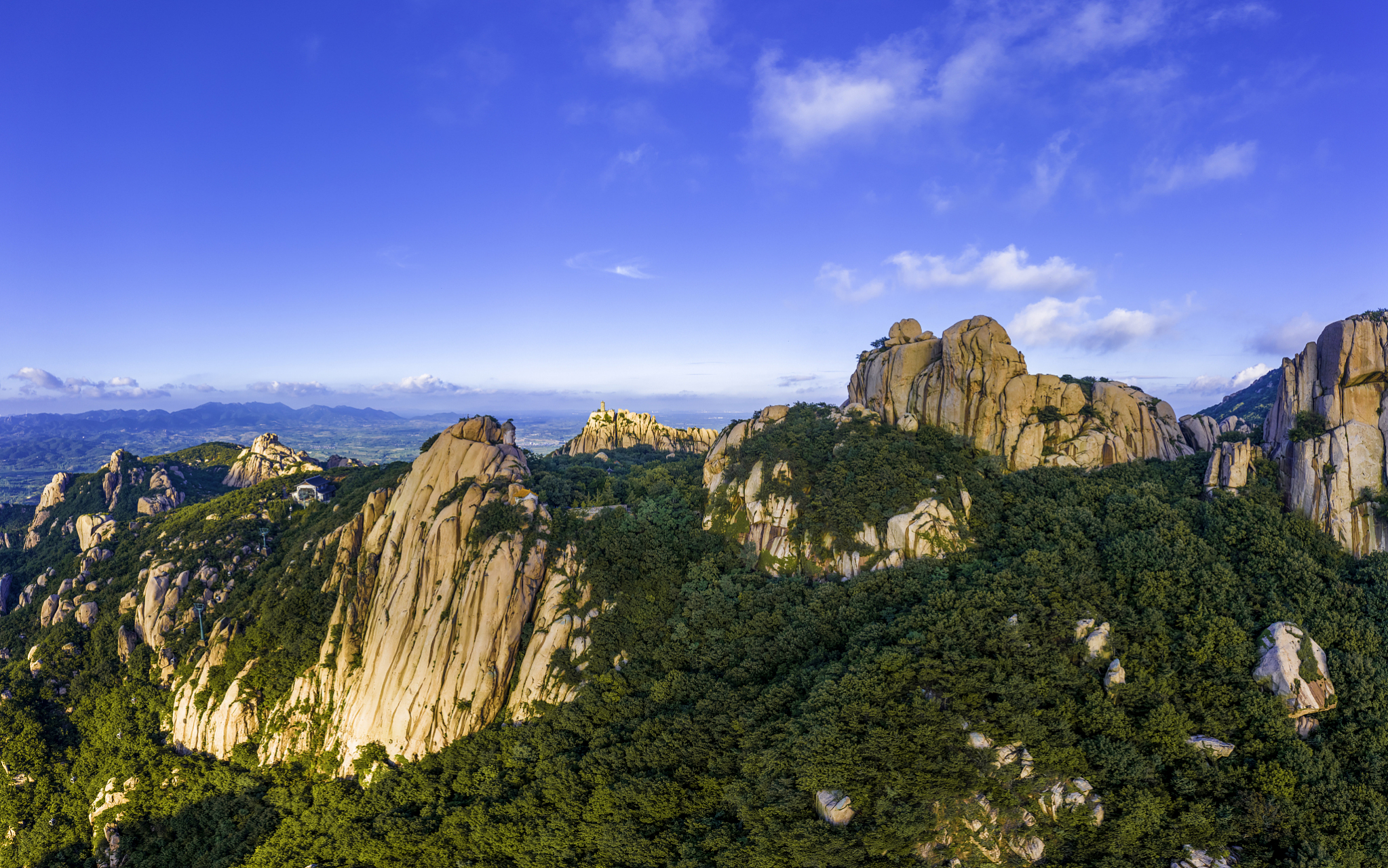 泰山,别名岱山,岱宗,岱岳,东岳,泰岳,为五岳之一,素有"五岳之首","