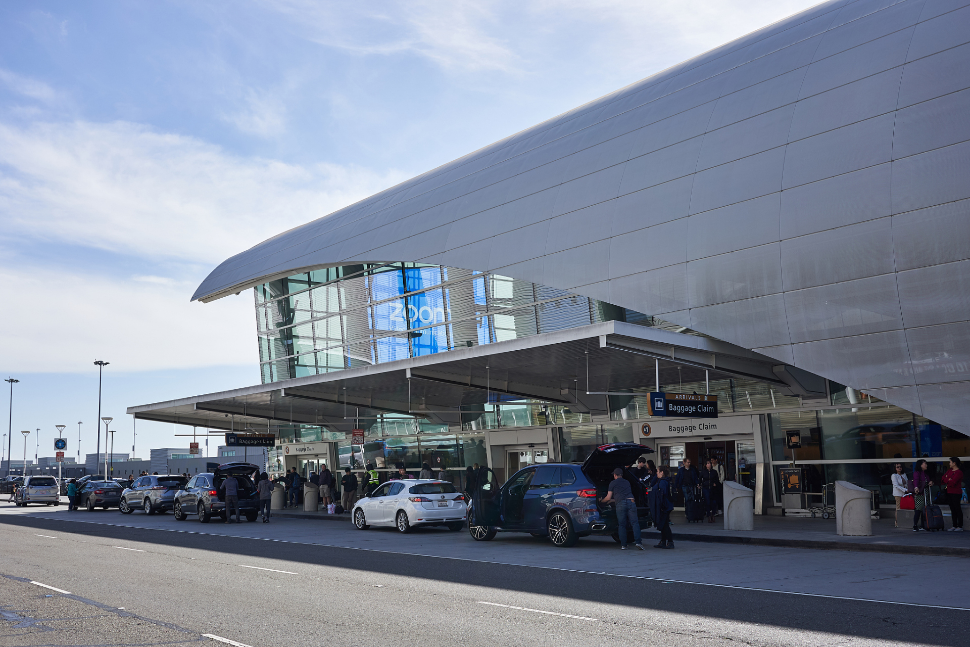 塞尔维亚贝尔格莱德国际机场临时关闭 当地时间7月19日晚,一场强风暴