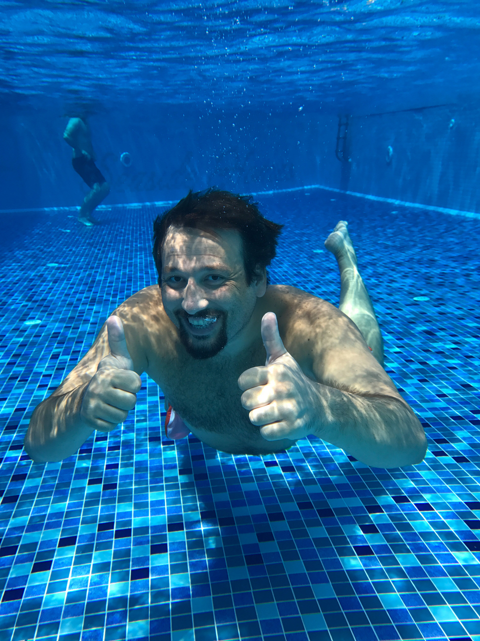 ai体育视野# 水下憋气时间最长记录  世界水下憋气最长的时间是24 33