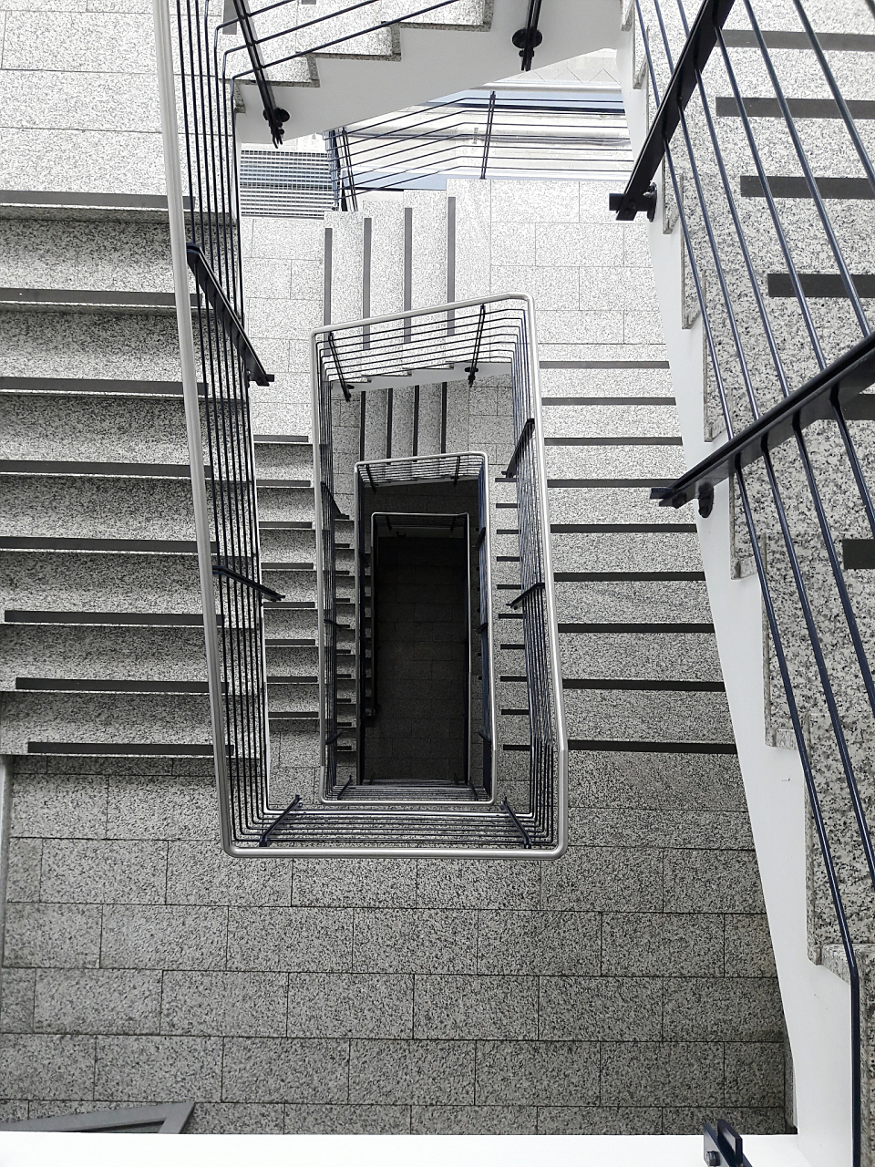 梯井宽度是指建筑物内部的垂直通道宽度,通常用于安装楼梯和电梯.