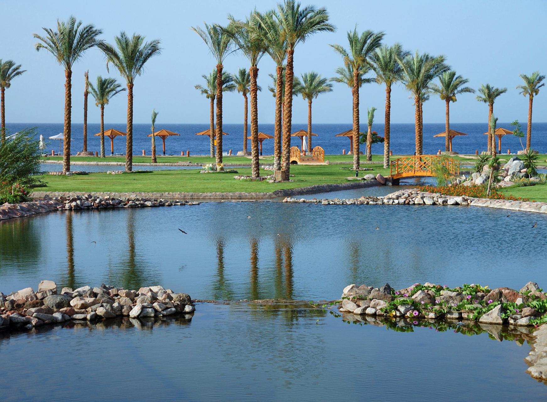 辽宁大连有一座公园,原名东海公园,现改名为海之韵公园.