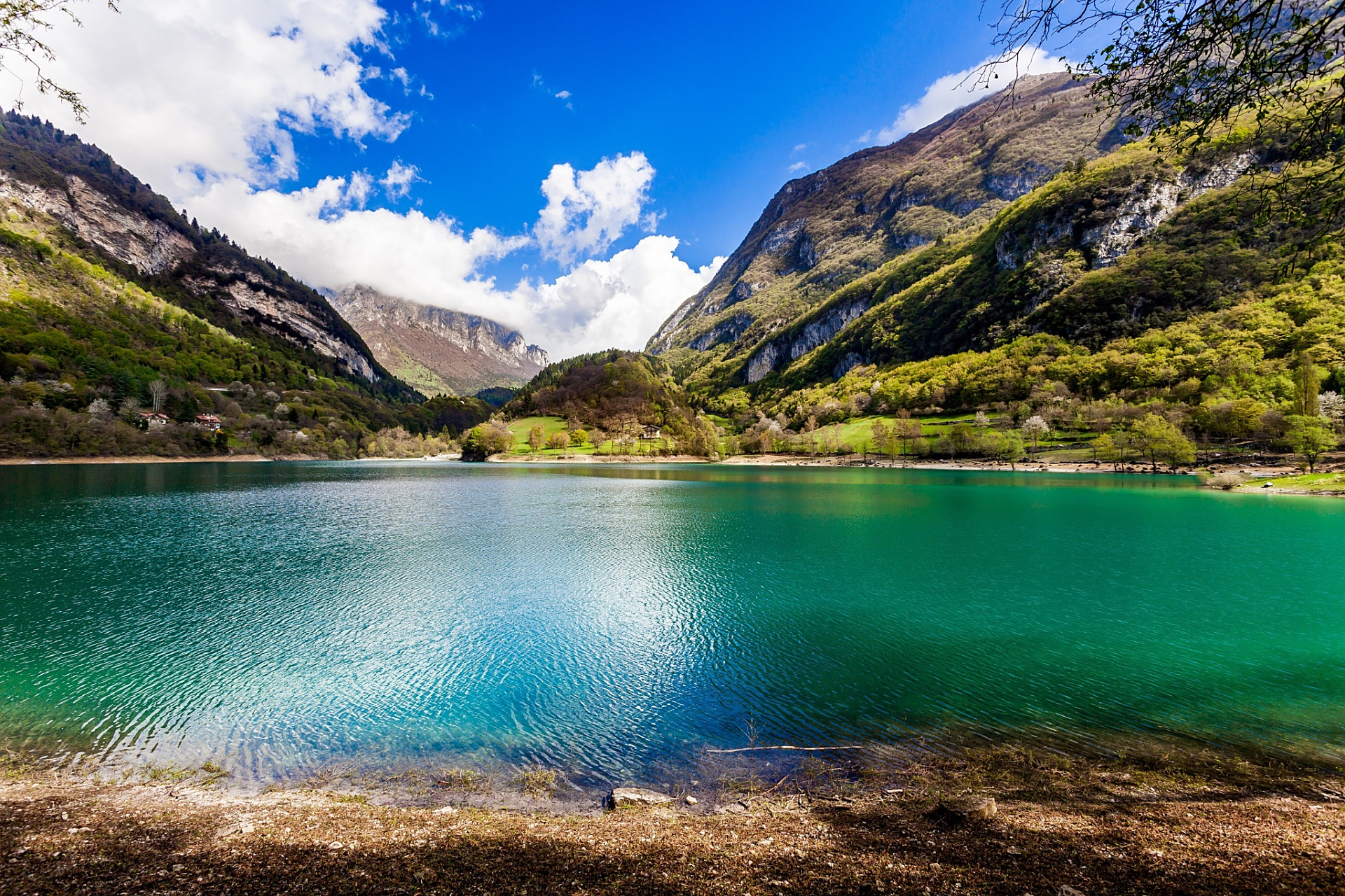木格措景区是贡嘎山国家级风景名胜区的重要组成部分,位于康定县北