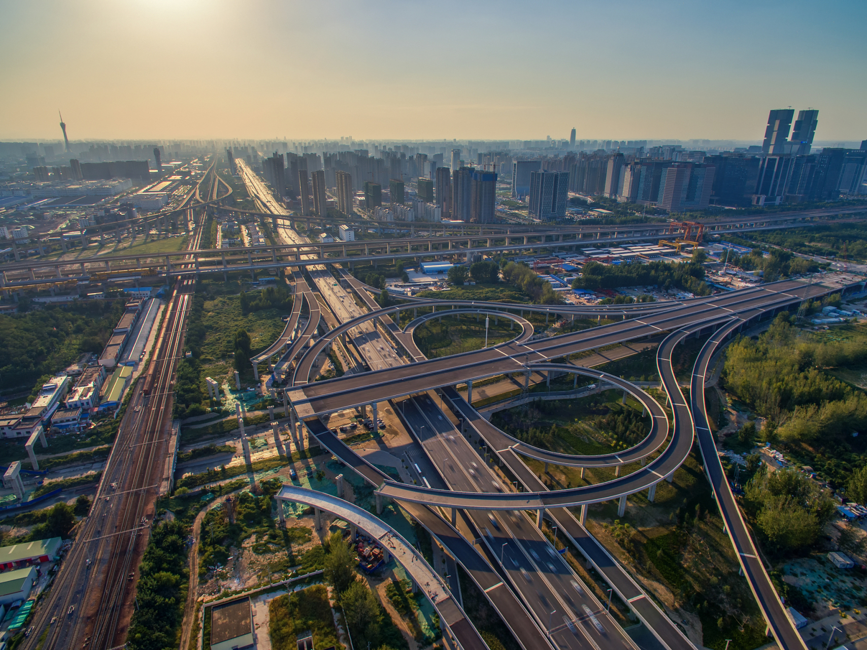 郑州市四环线及大河路快速化工程由西四环,南四环,大河路及东四环组成