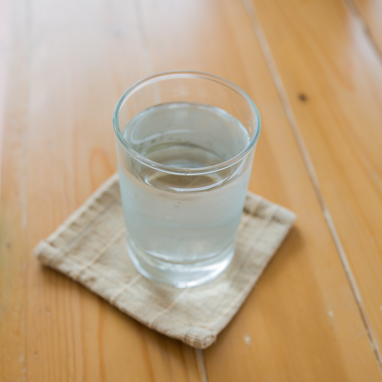 生活#  喝一杯淡盐水确实可以促进肠胃蠕动,帮助大便通畅.