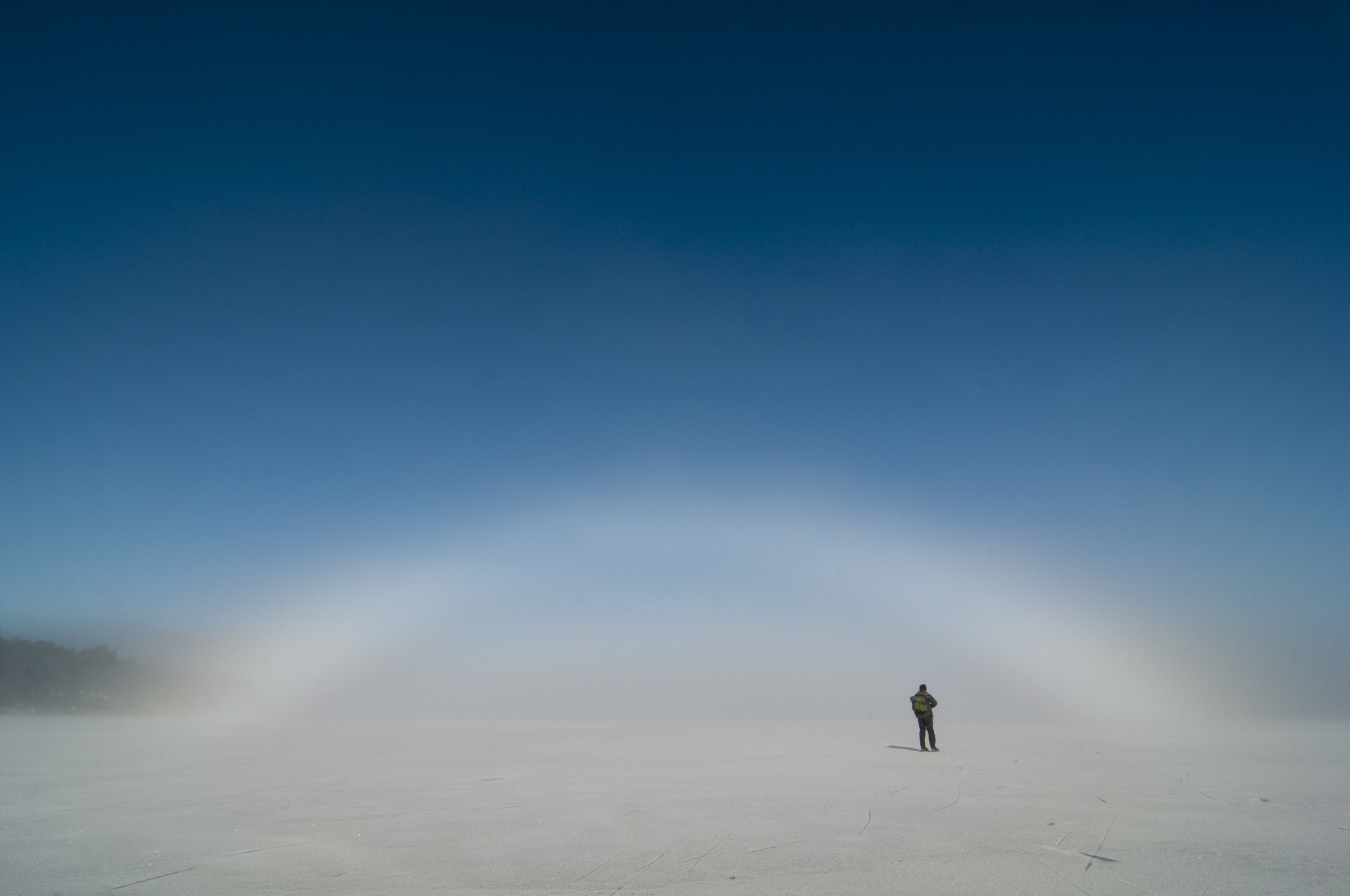 在这个喧嚣的城市,我们常常感到孤独和迷茫.