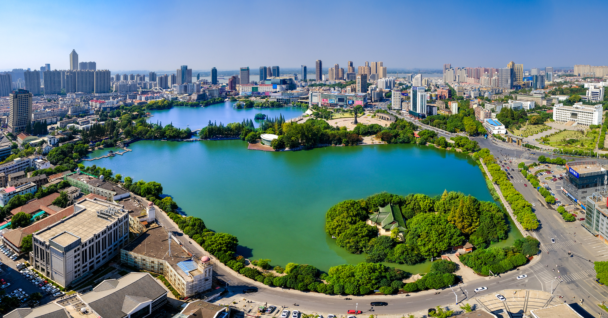 合肥大名湖城,位于安徽省合肥市蜀山区,是一座集居住,商业,文化,休闲