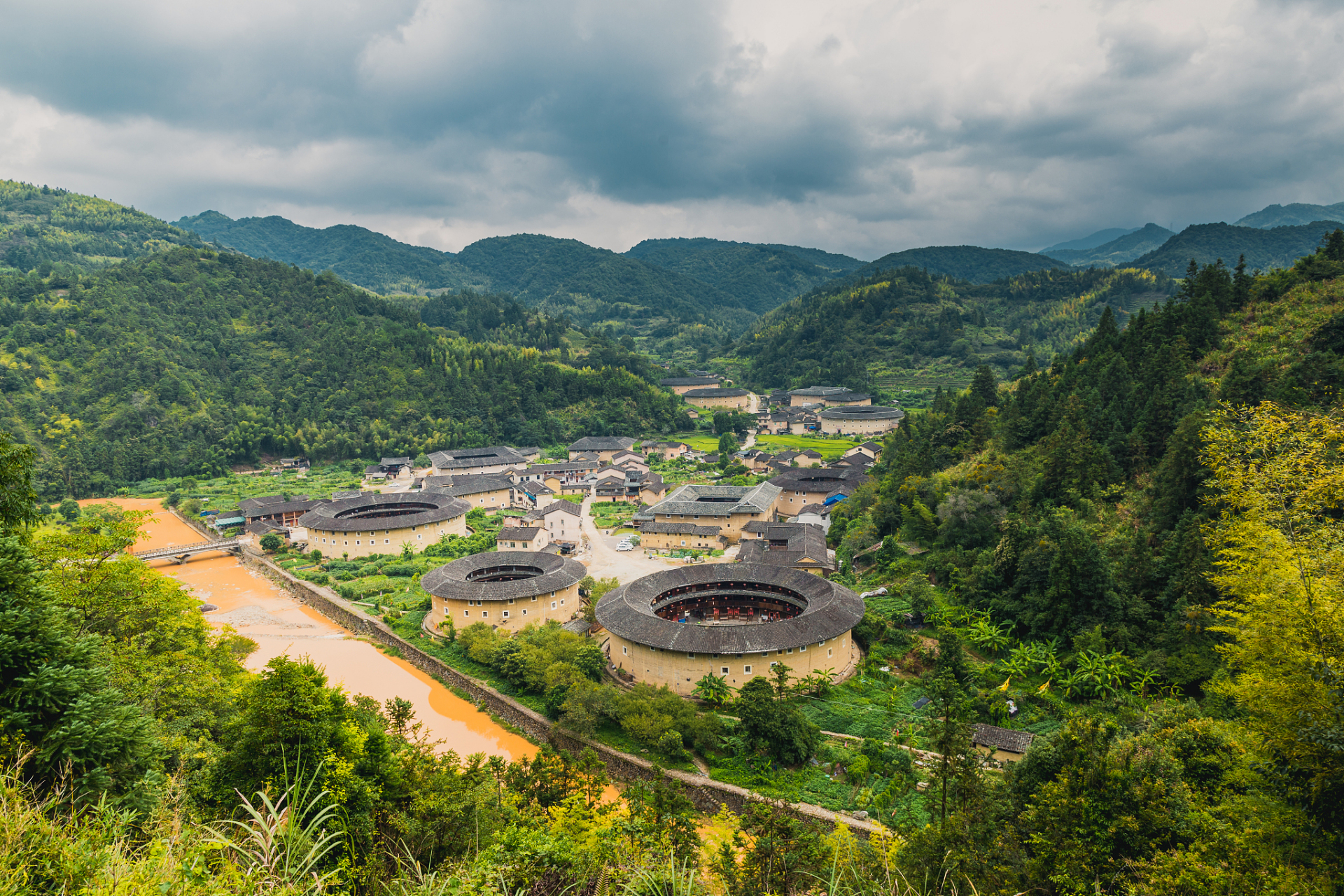 古田旅游区,位于福建省龙岩市上杭县古田镇,不仅是红色旅游的圣地,更