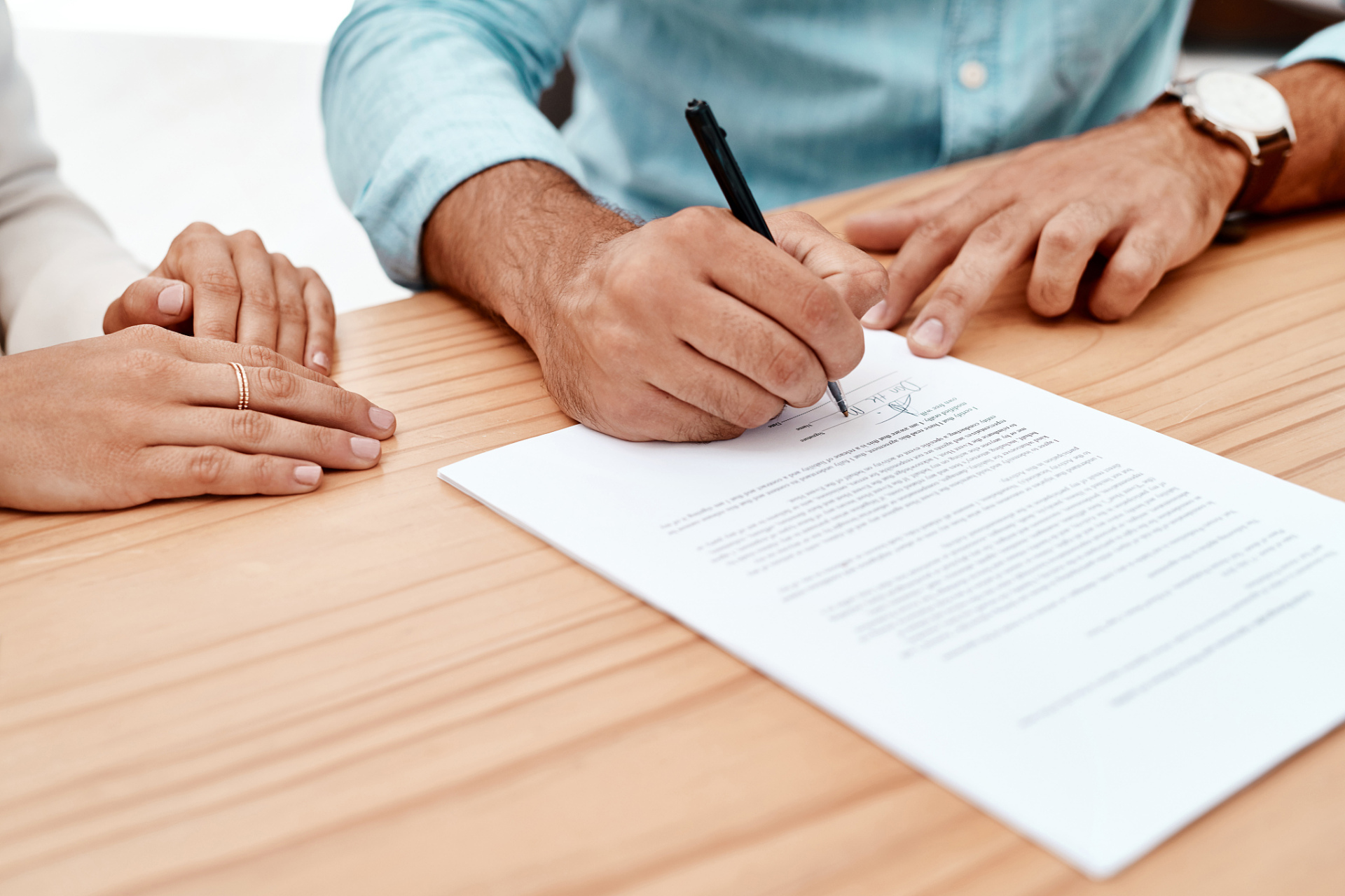 02答:用人单位与劳动者在用工前订立劳动合同的,劳动关系自用巩之