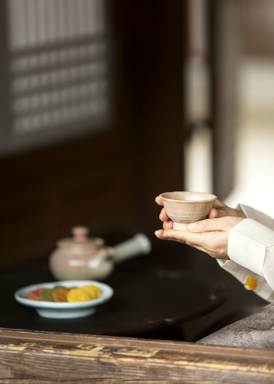 我们都爱聊八卦# 为什么说喝茶的女人不一般? 女人是天生的尤物.