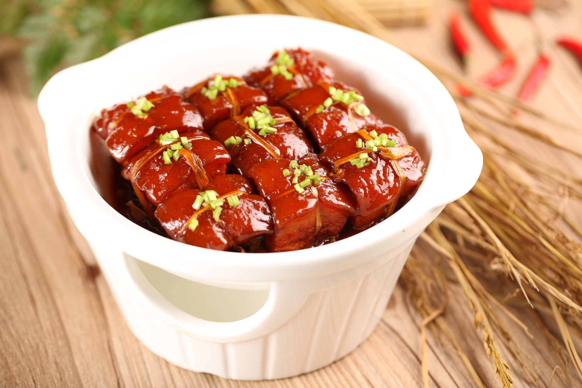 9497今天给大家分享一个经典的中式菜肴——红烧肉,让你的餐桌