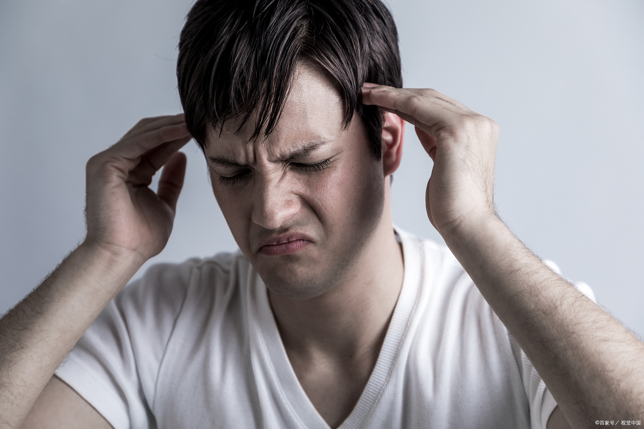 吹风就头痛,特别怕冷,前额或者太阳穴疼的厉害,有的