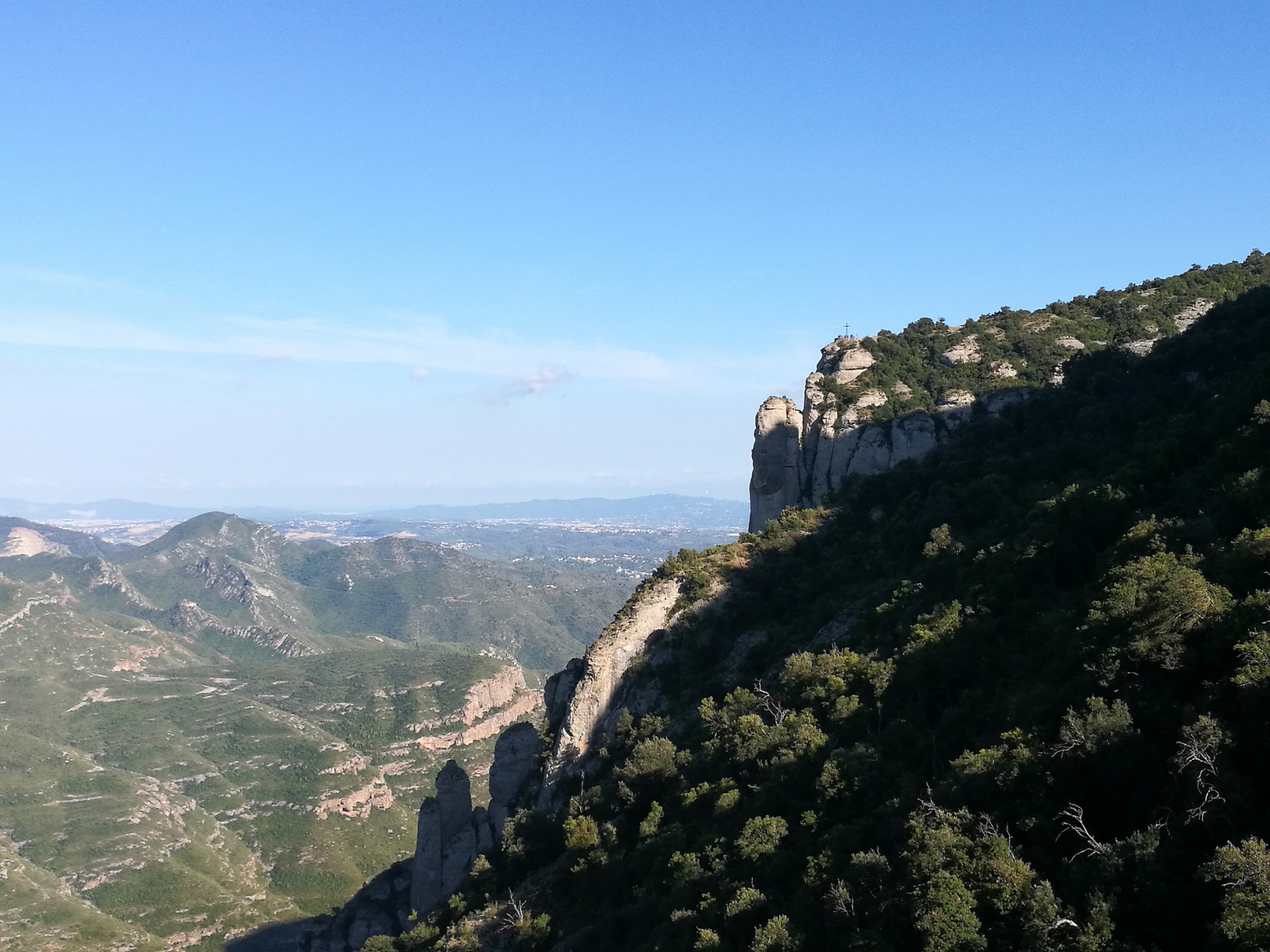 伏羲山位于河南省郑州市新密市,是嵩山的余脉之一.