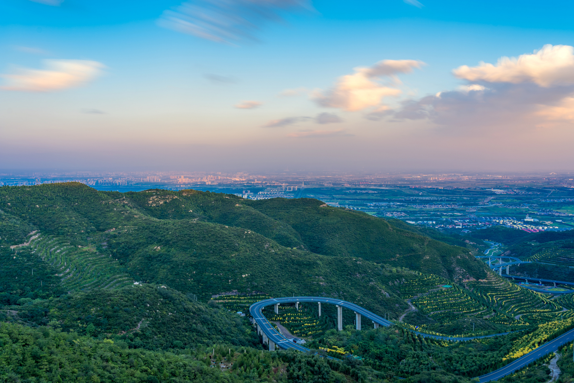 紫金山位于江苏省南京市玄武区东郊,又称钟山,自古被誉为江南四大名山