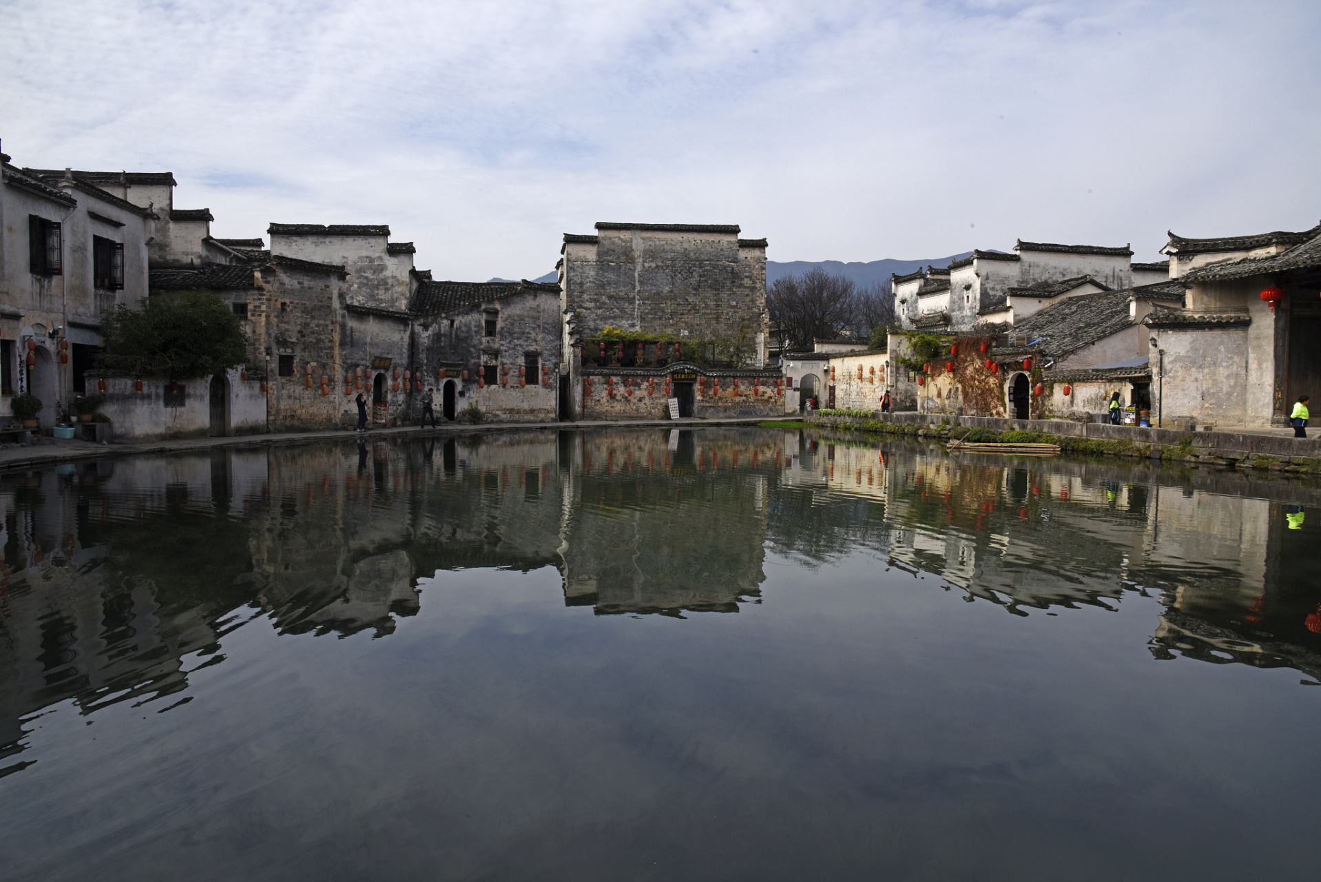 最让我心心念念的还是安徽的皖南古村落——西递宏村