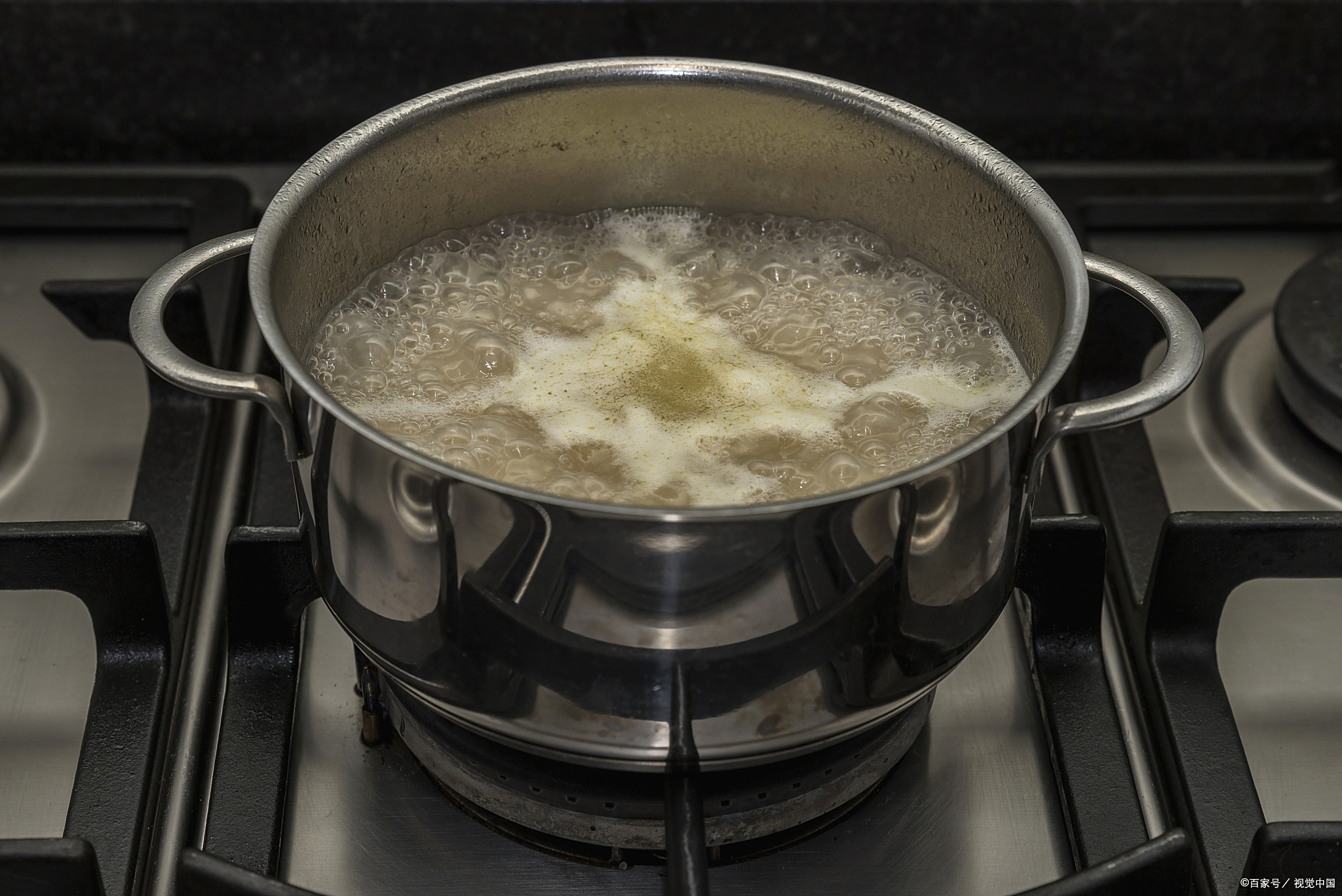 a.取暖:点火 b.航行:动力 c.加热:融化 d