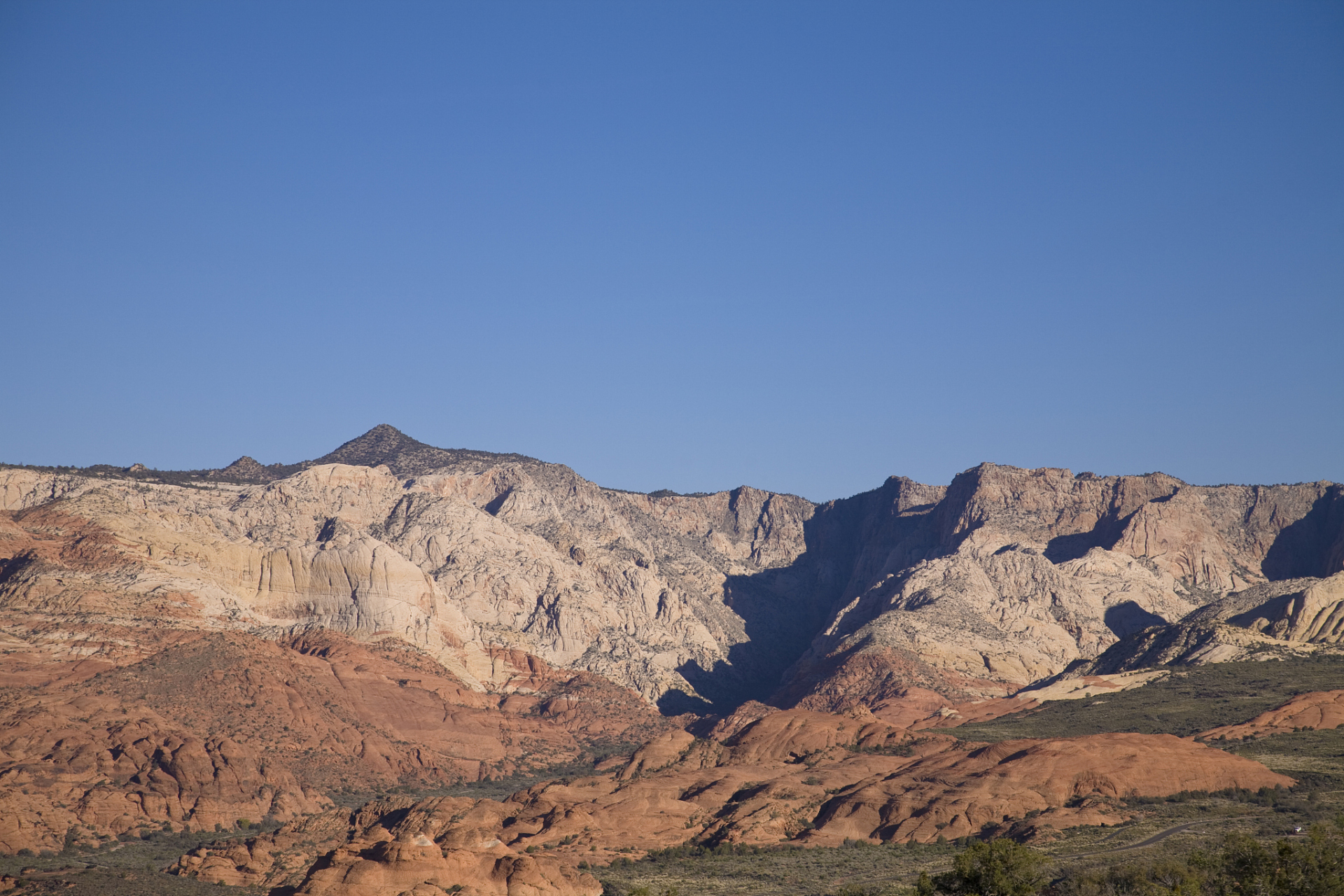 桌子山岩画:位于内蒙古乌海市