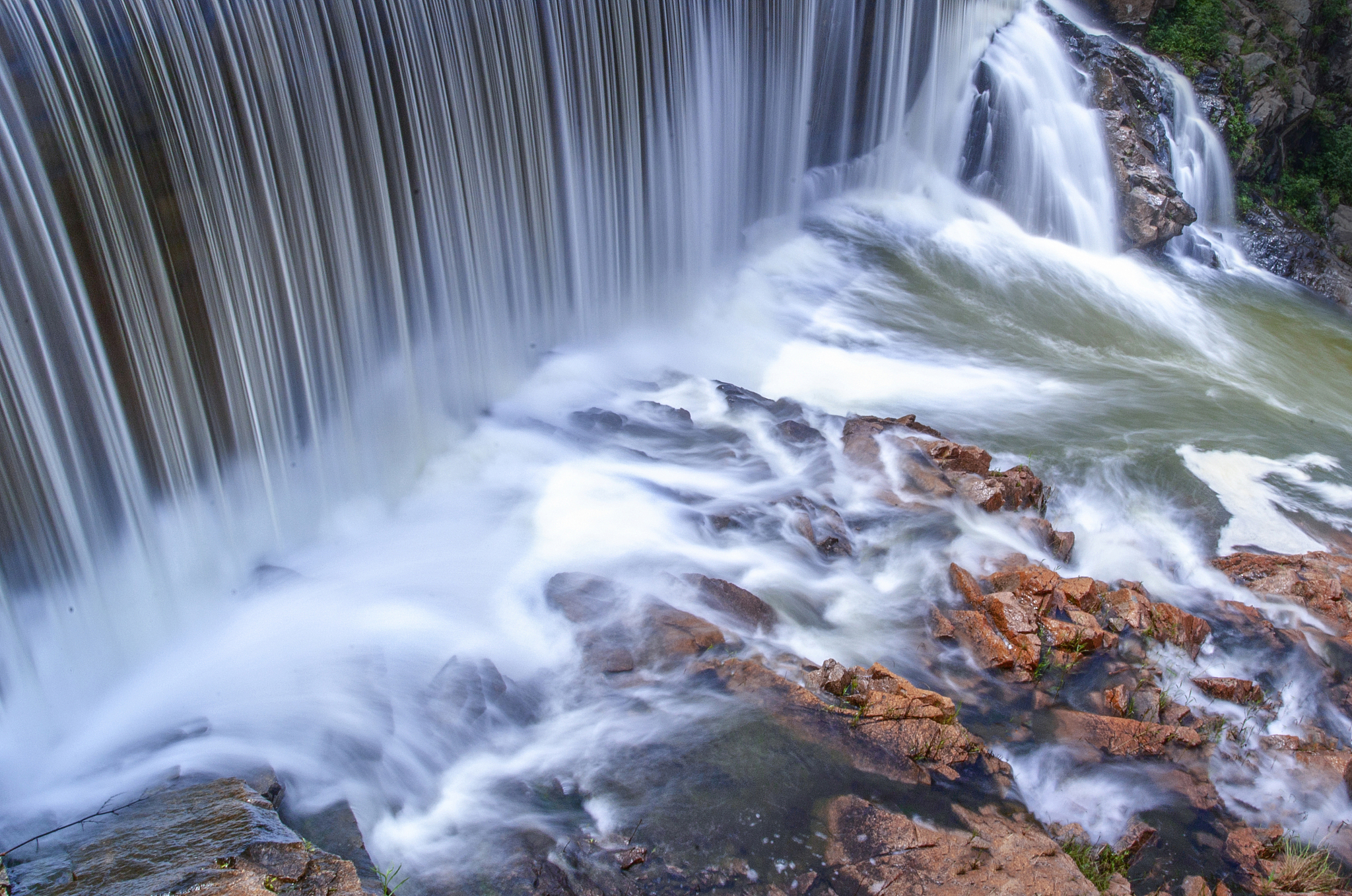 夏天去长白山,长白瀑布的壮观如何?