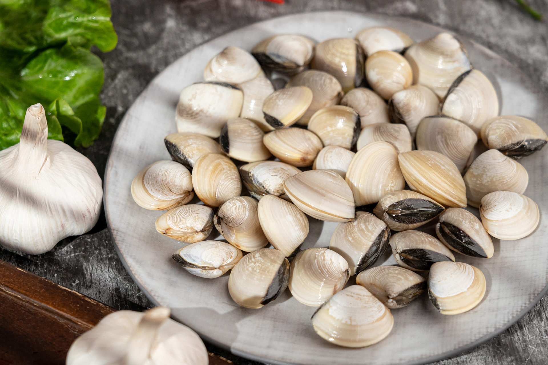 白贝,营养丰富的海鲜食材!轻松烹饪出冬瓜汤,粉丝蒸菜和蛋饼.