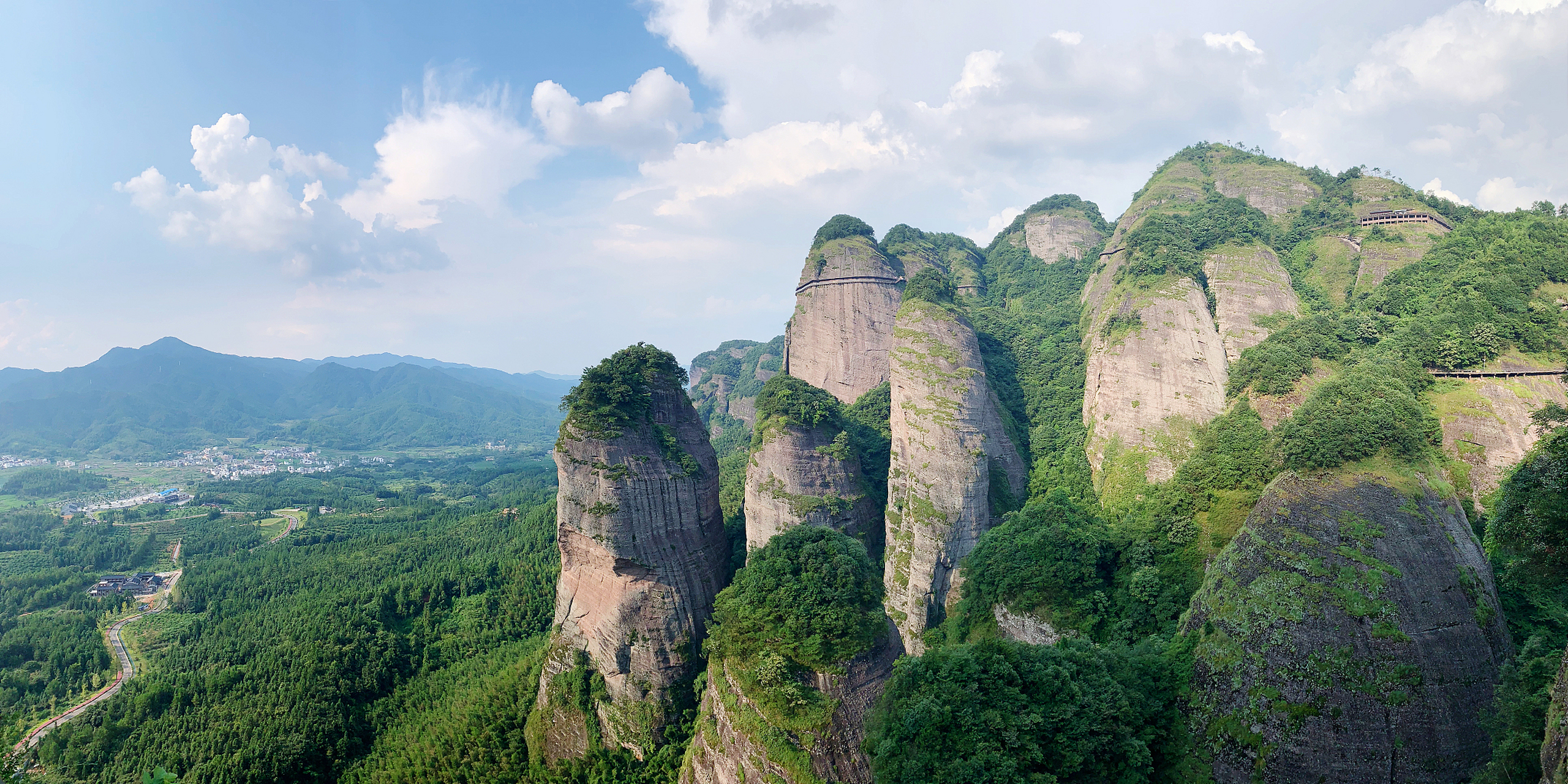 武夷山是中国著名的风景名胜区之一,以其秀美的山水,丰富的文化和历史