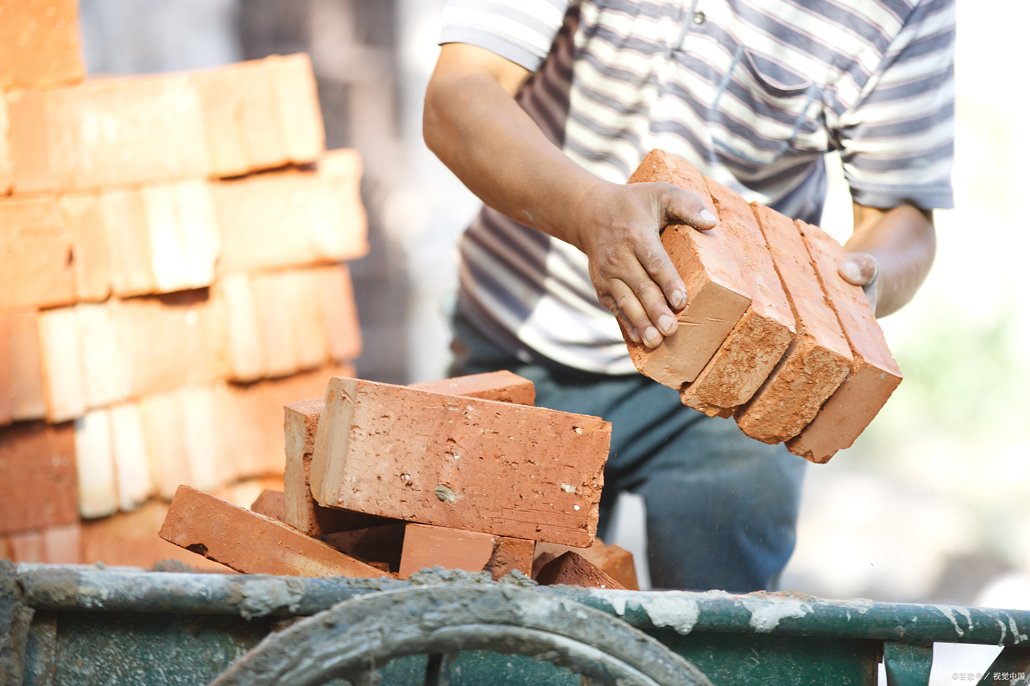 985大学"土木"招不到人?不能怪张雪峰,00后真的很现实!