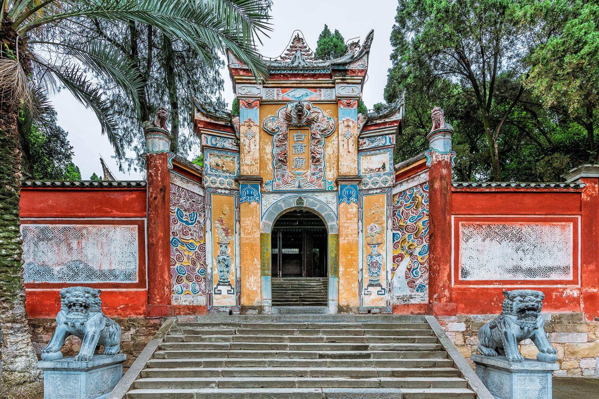 其中一座名为白帝城的景区更是独树一帜,令游人叹为观止.