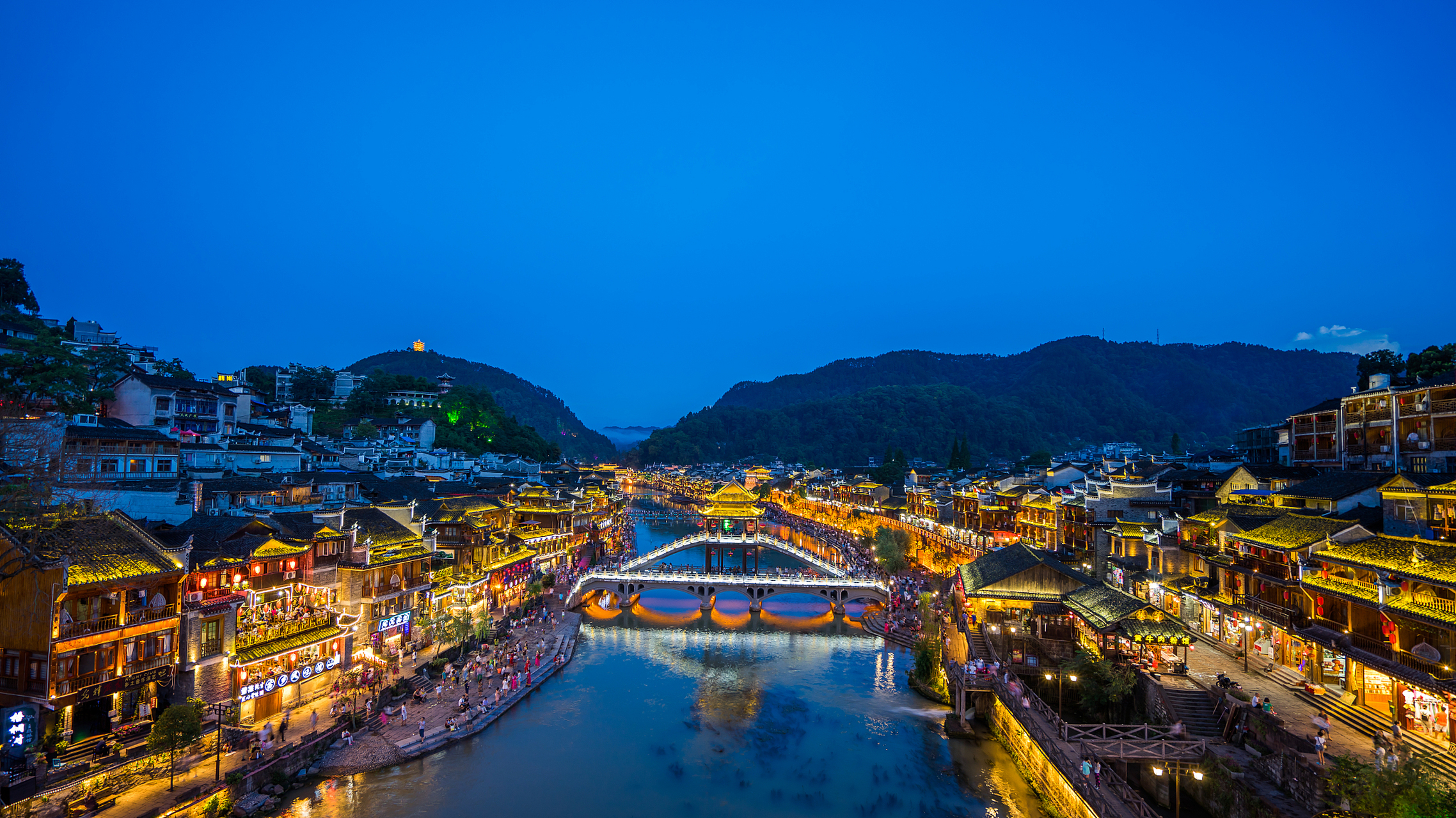 贵州秋意在镇远古城四溢.