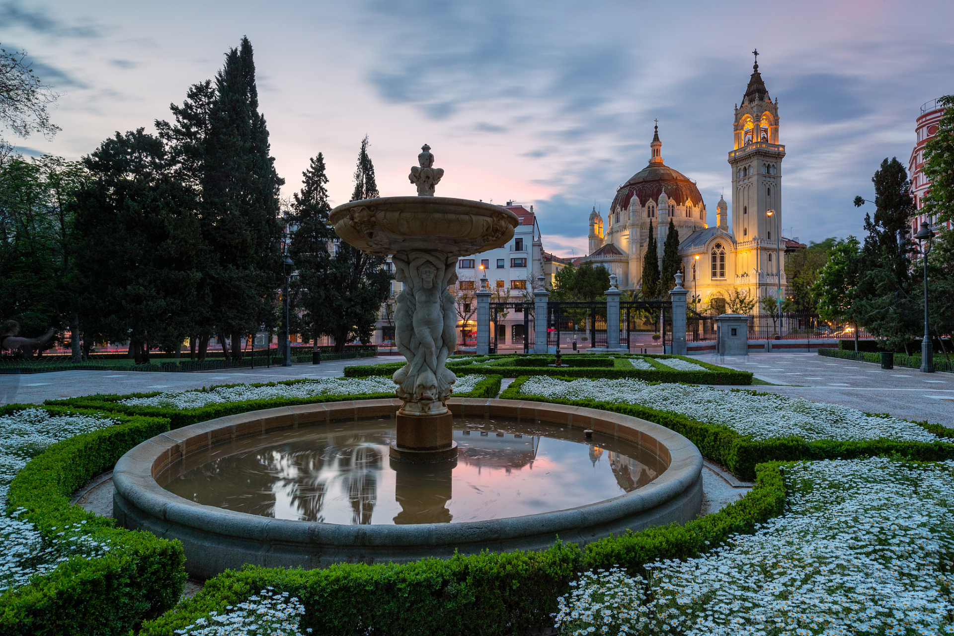 世界公园是一个集结各国建筑风格和文化风情的主题公园,游客可选择