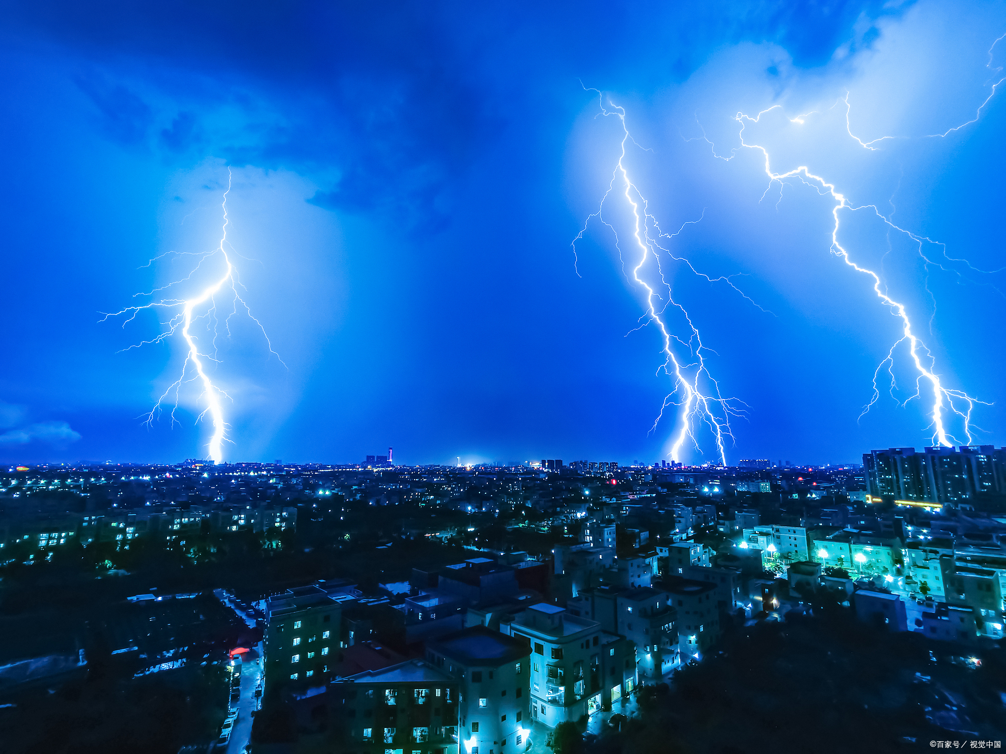 打雷能开空调不,打雷时开空调需要注意
