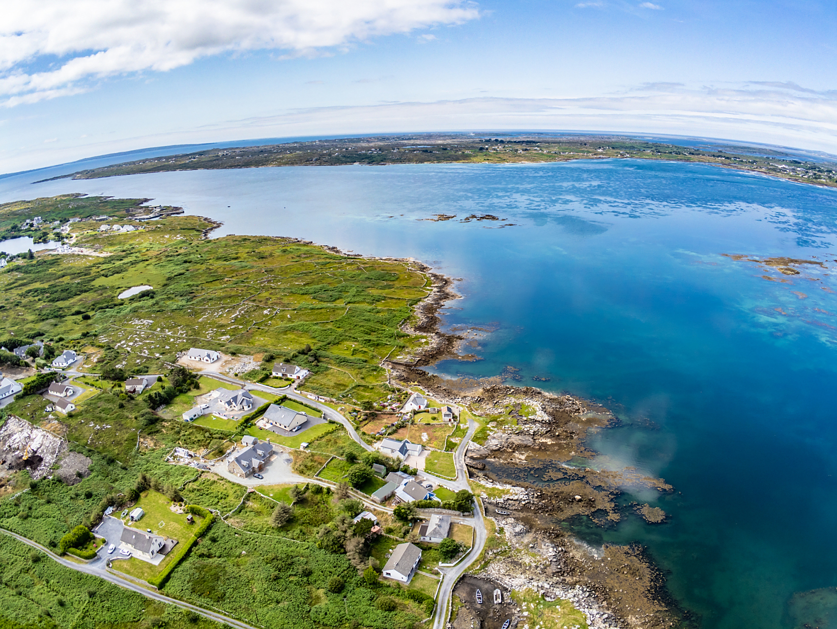 罗德岛是希腊第四大岛,却是希腊最大的旅游中心,也是爱琴海地区文明的