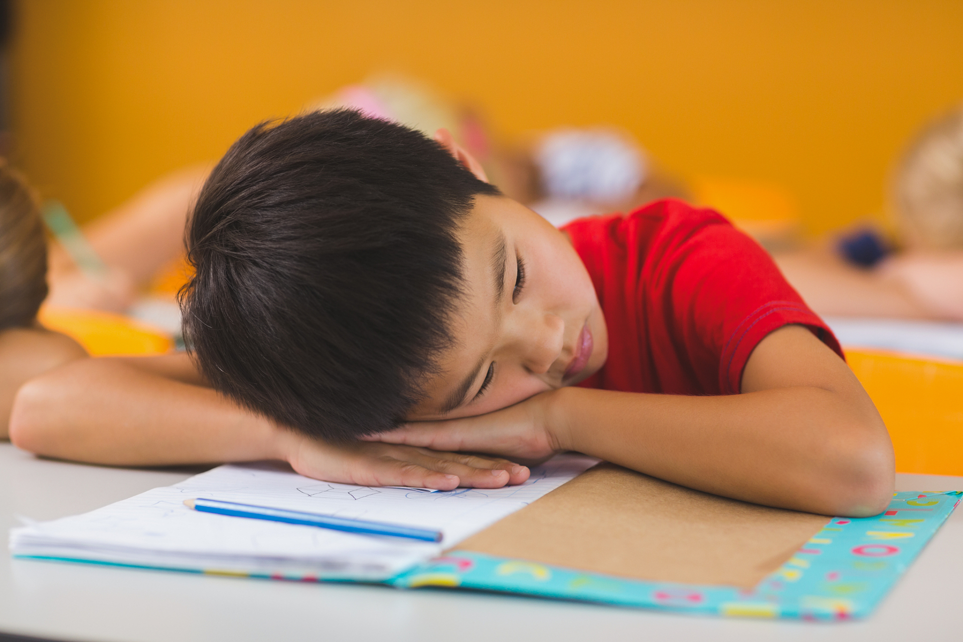 这一举措引发了不少学生和家长的不满,他们认为午休