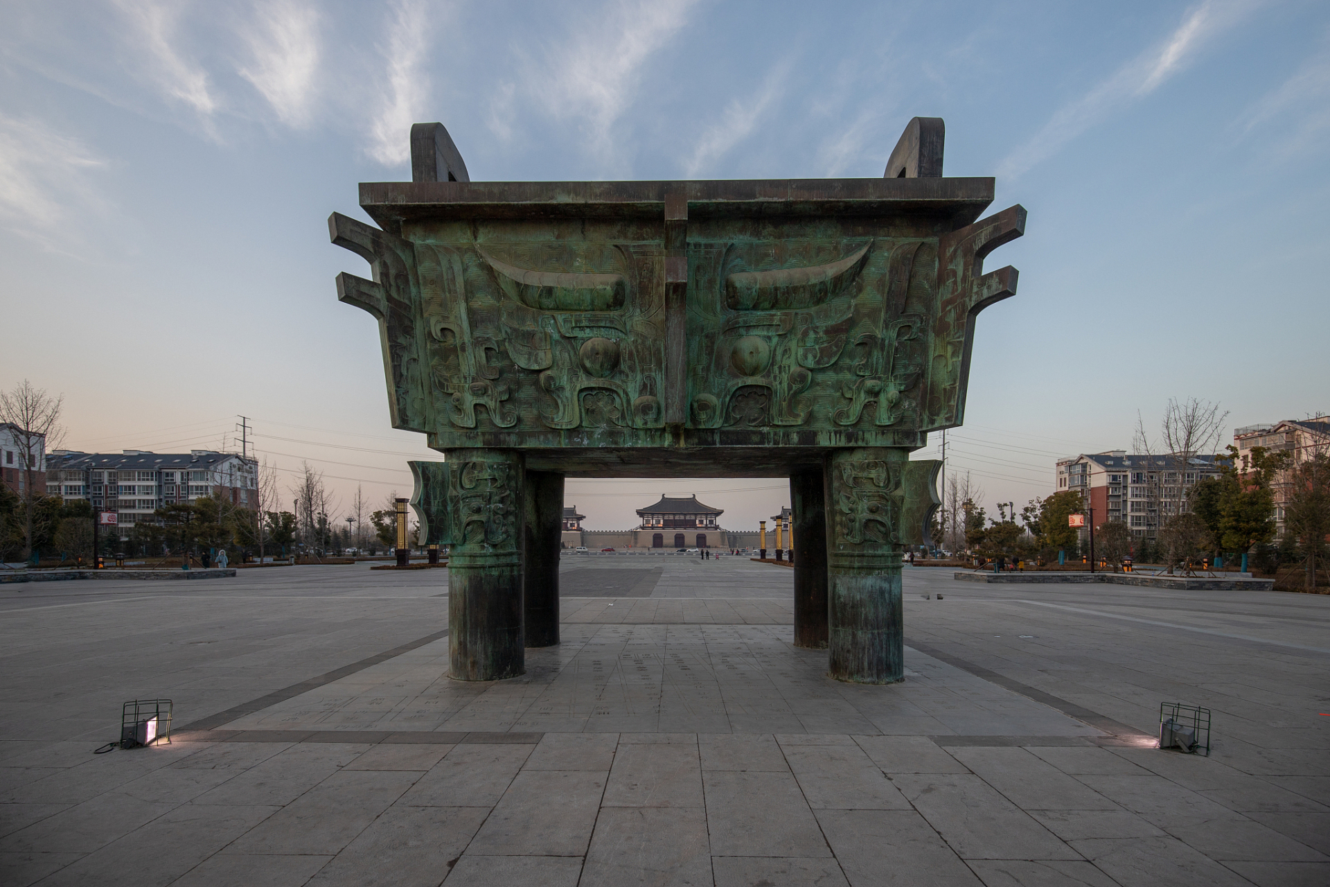 相传禹铸九鼎,以象九州