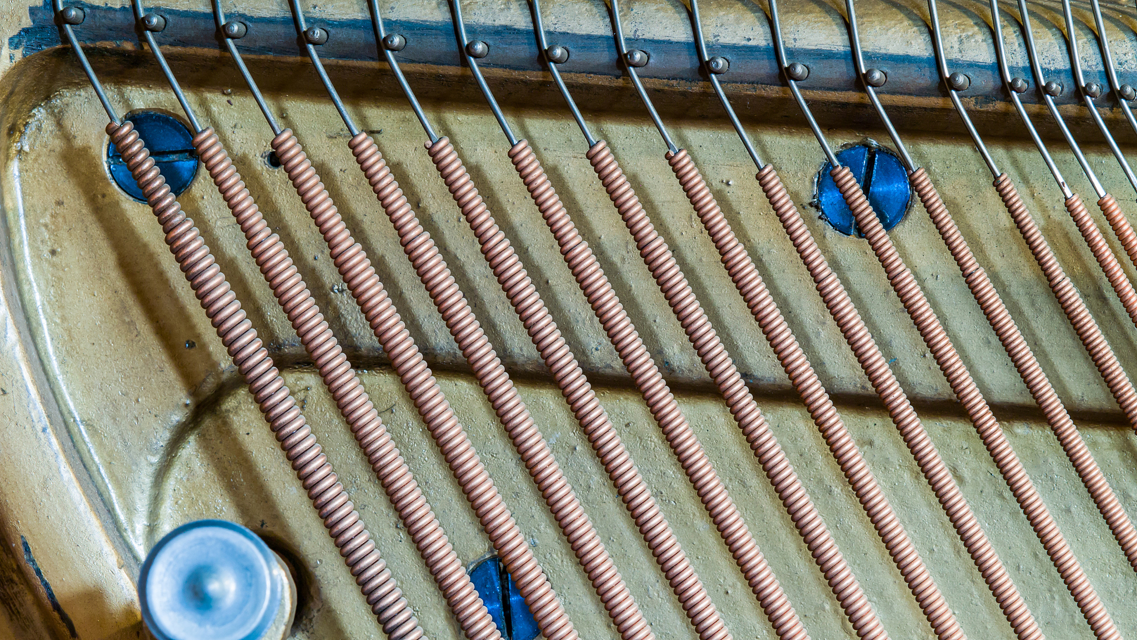 电热丝发热和石英管发热是两种不同的发热元件,它们在结构和工作原理