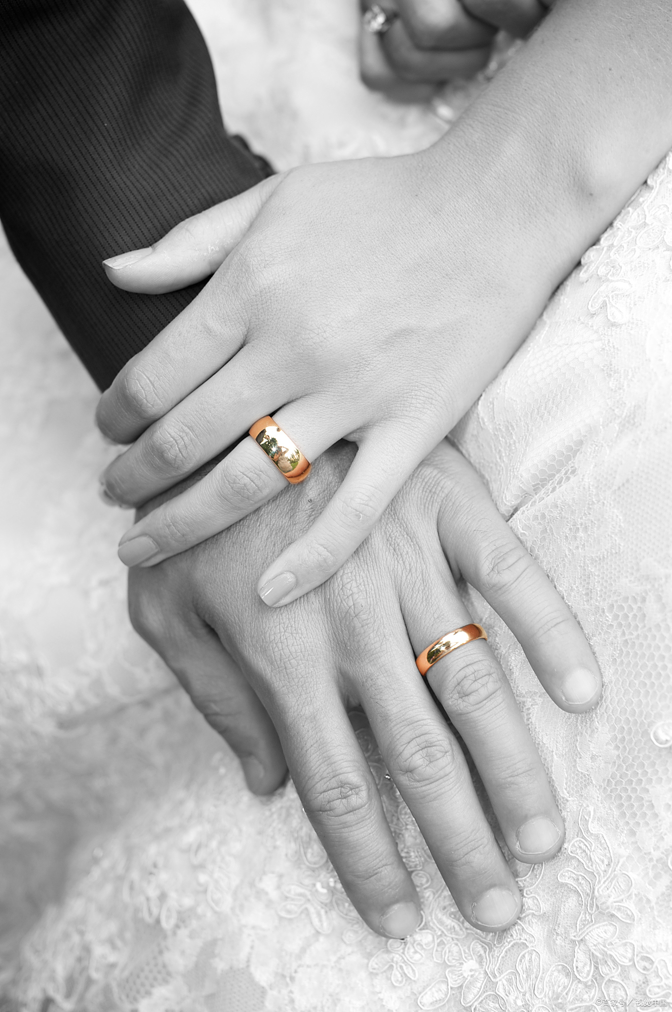 男生送女生戒指,往往代表着他对她有着特别的感情