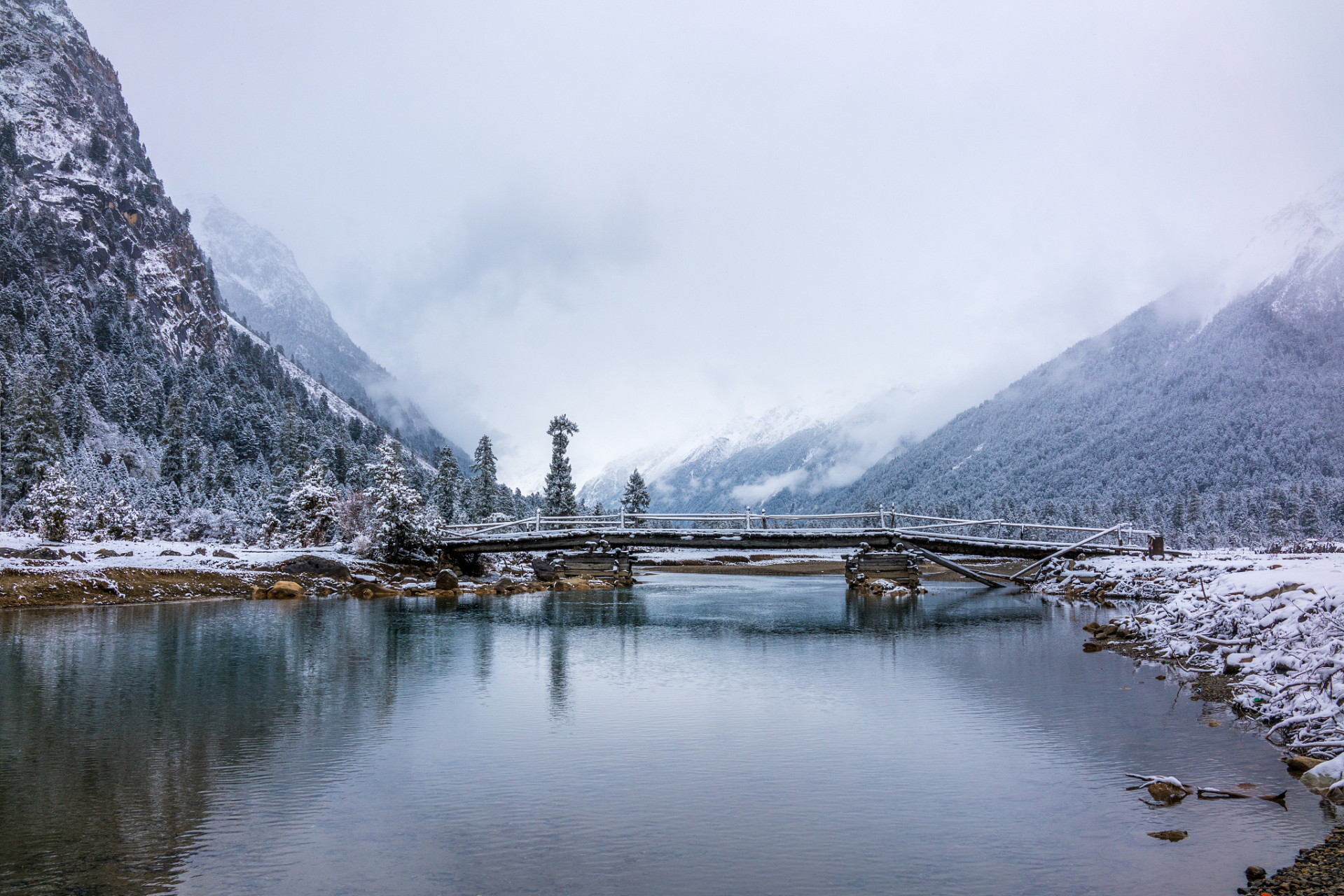 7千米,面积约220平方千米,海螺沟冰川形成于1600万年前,地质学称其为