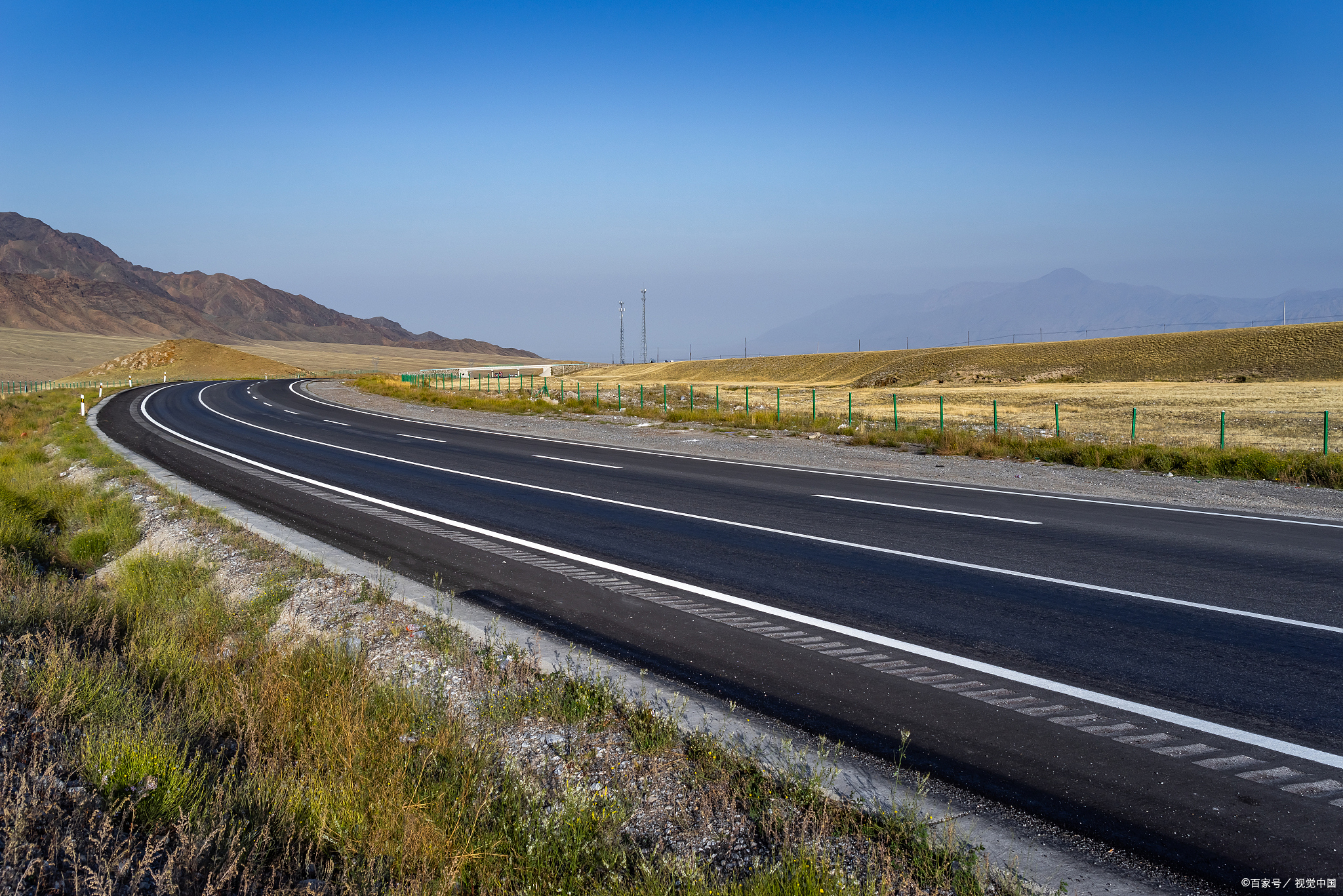 新疆哈密这条公路通车,穿越天山,完善国家公路网络