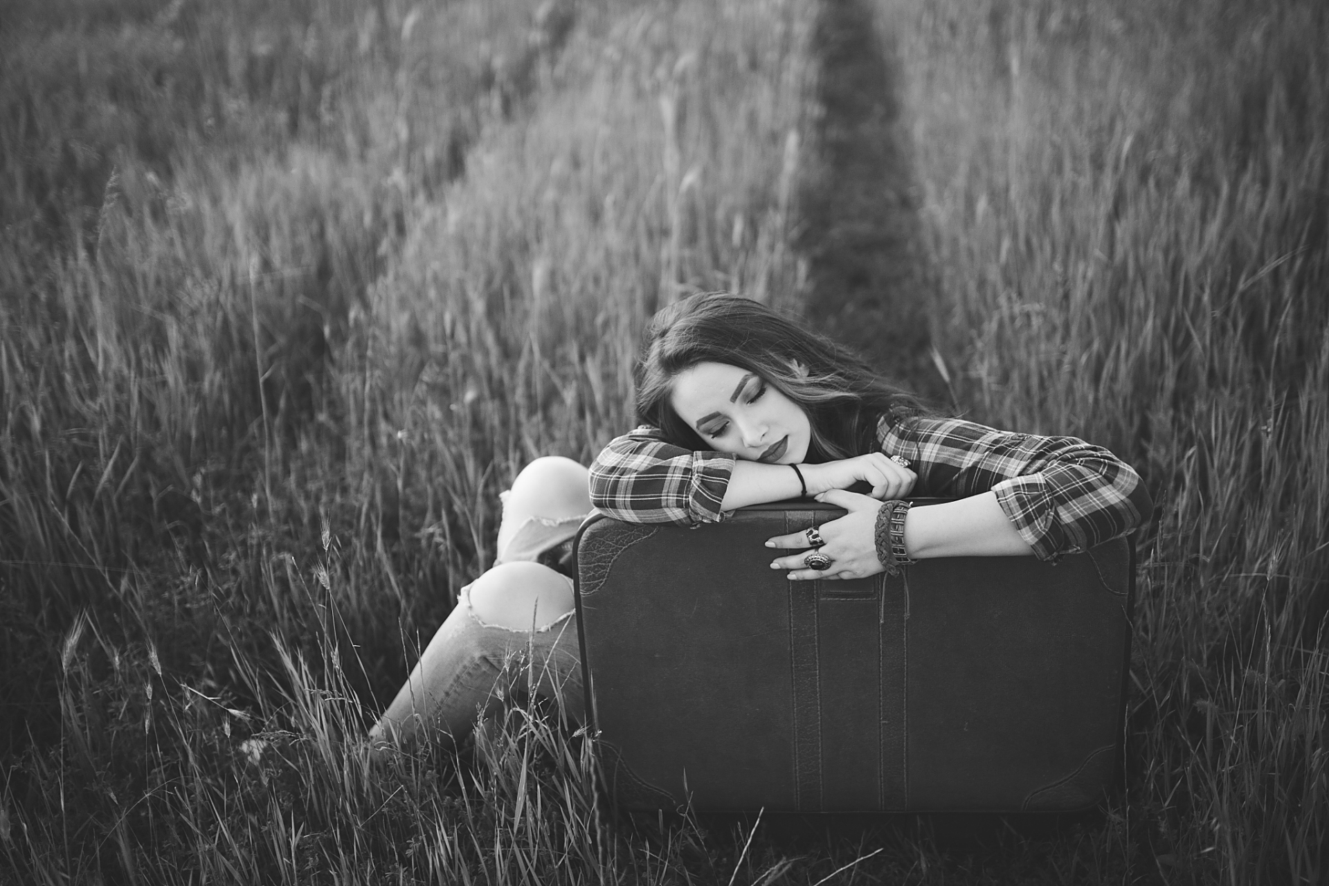 适合一个人晚上偷偷看的伤感文案,边哭边看,满是忧伤!