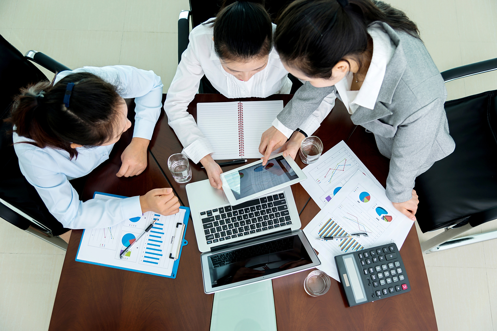 财务管理是企业的罗盘和引擎,涉及资金调度,风险控制等多层面