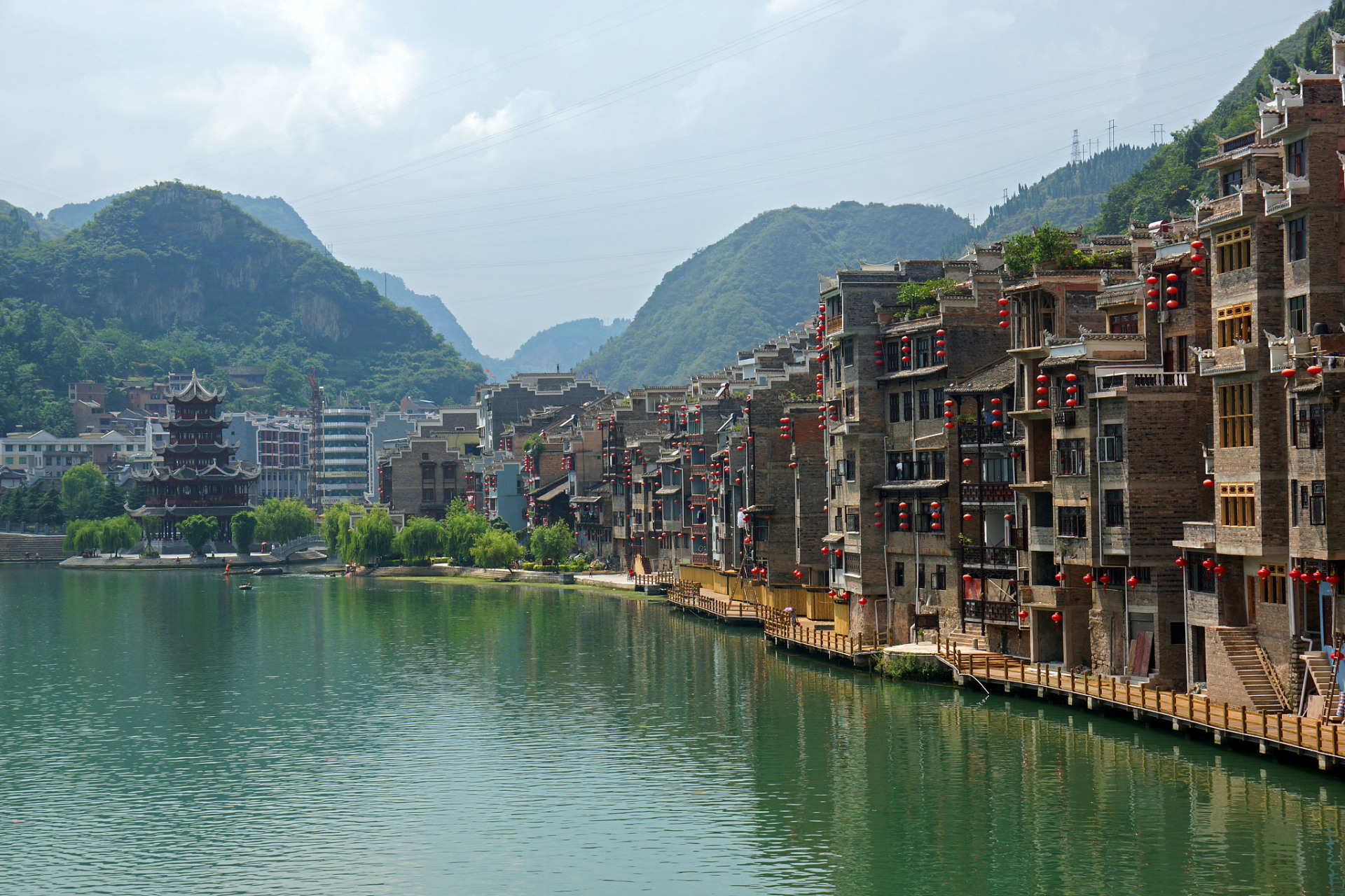 当我第一次听到"镇远古镇"这个名字时,我并没有太多期待.