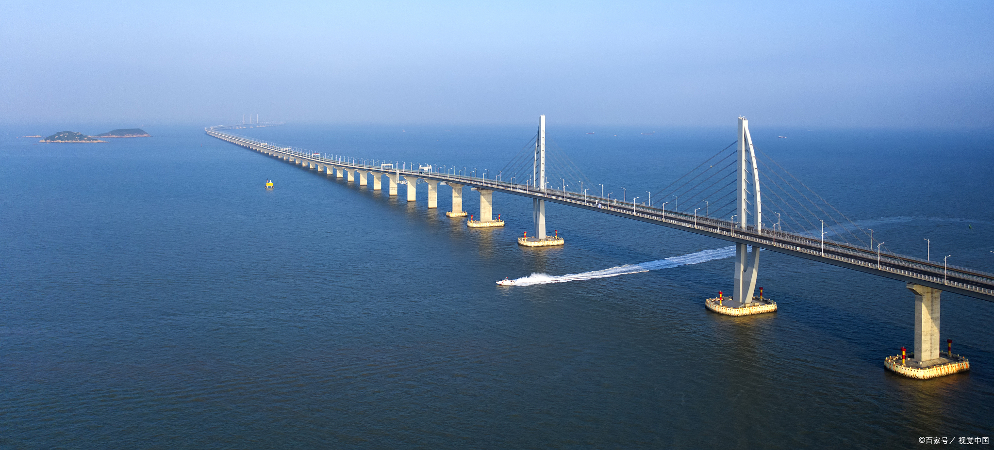 深中通道伶仃洋大桥东索塔完成封顶