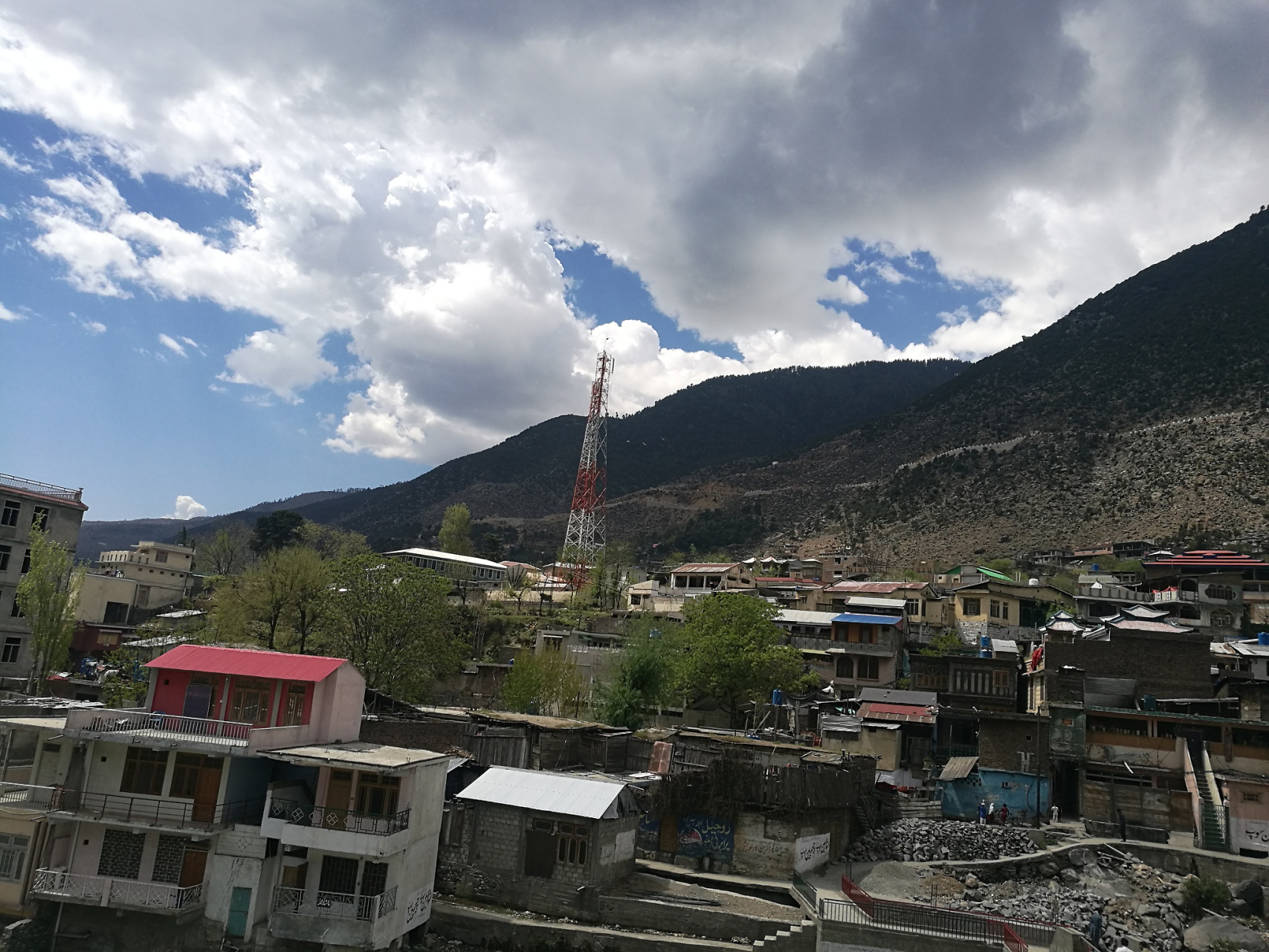 道孚县城是一个充满历史文化和自然风光的地方,是一个不可错过的旅游