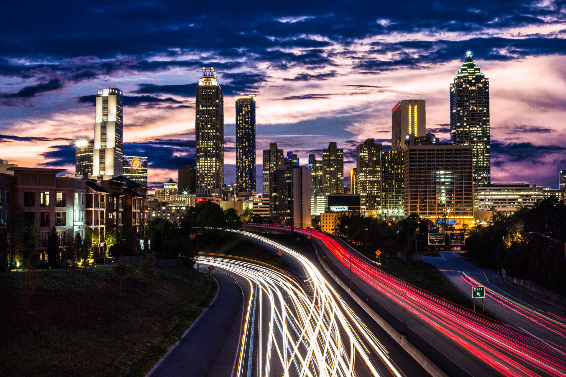离开一段时间再回来,会发现城市风貌变了,周边的人还是陌生的,所以