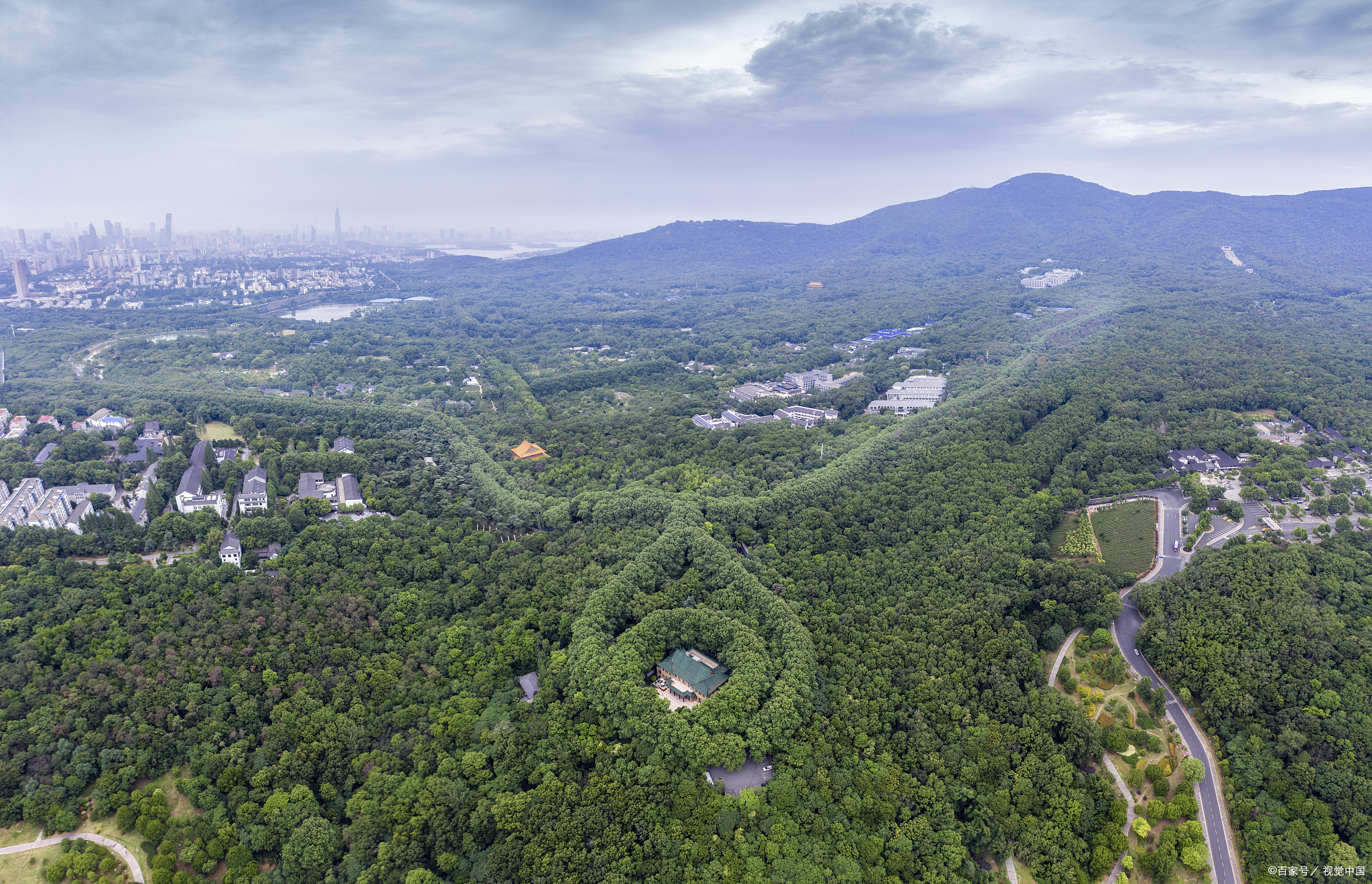 牛的父亲是宋查理,生了三个名门女儿一个富豪儿子 南京美龄宫值得一去