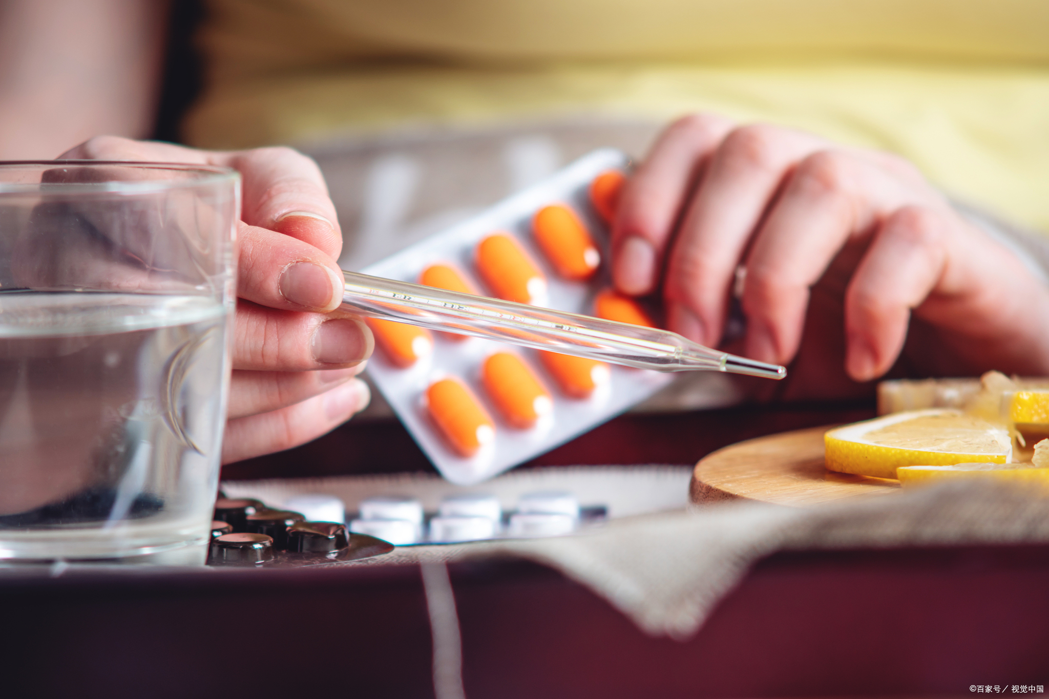 影响  很多人以为感冒药是"万能安全药",其实没病乱吃药可能暗藏风险