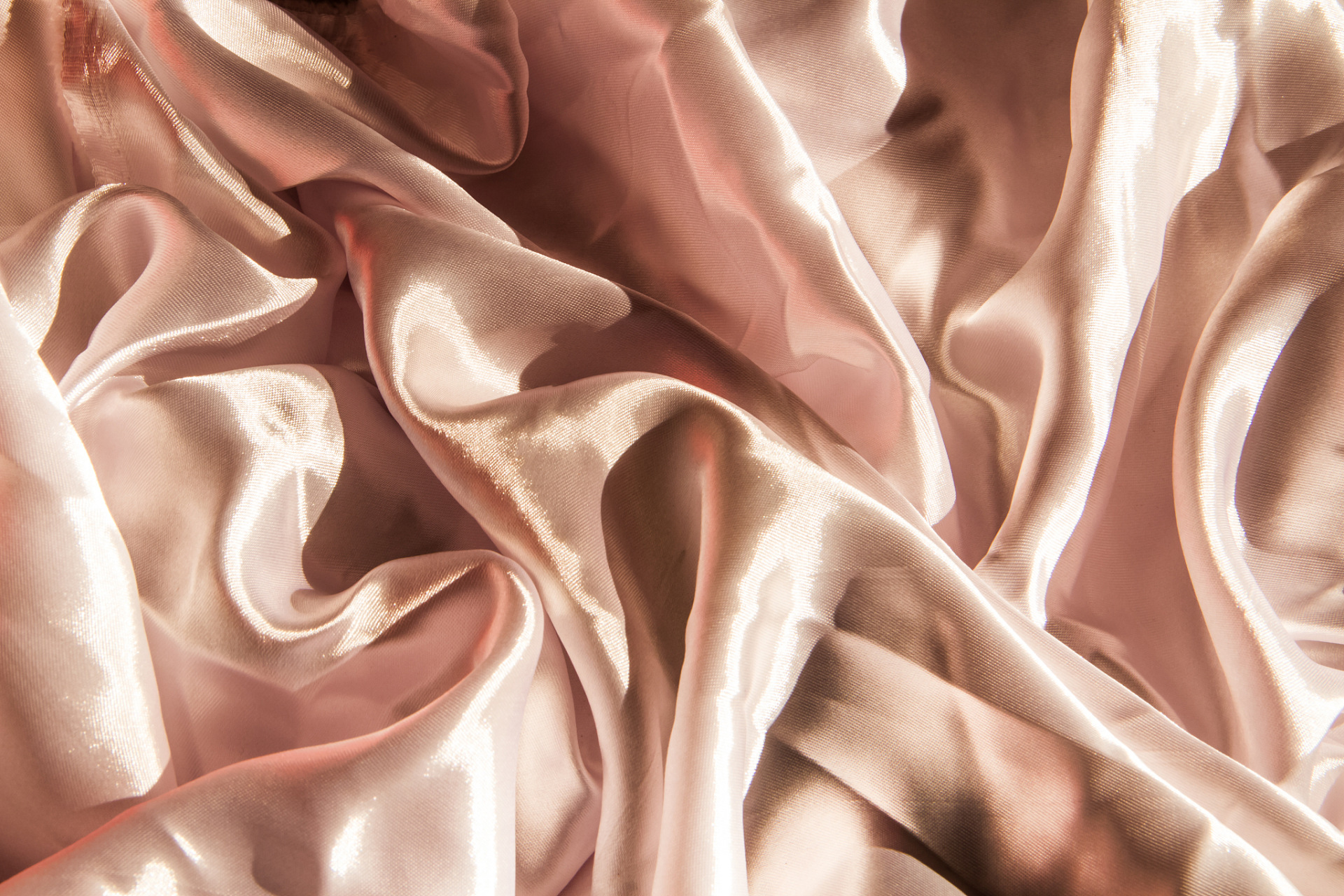 摘要:丝缎作为丝绸的精华,具有悠久的历史和独特的工艺价值.