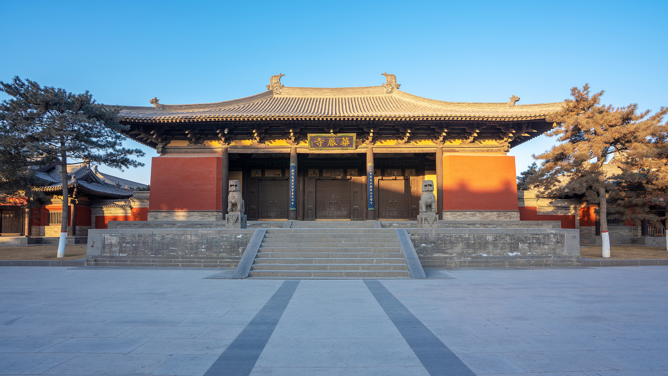 夏日,踏上旅途,来到大同市中心的华严寺.