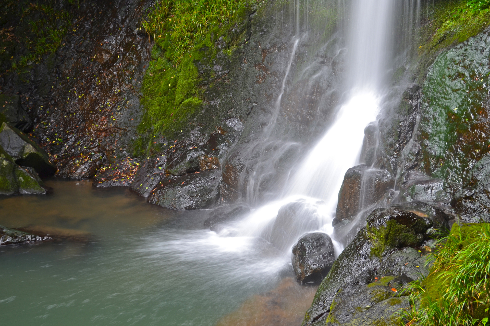 杭州的富阳龙潭瀑布是一个绝佳的目的地.