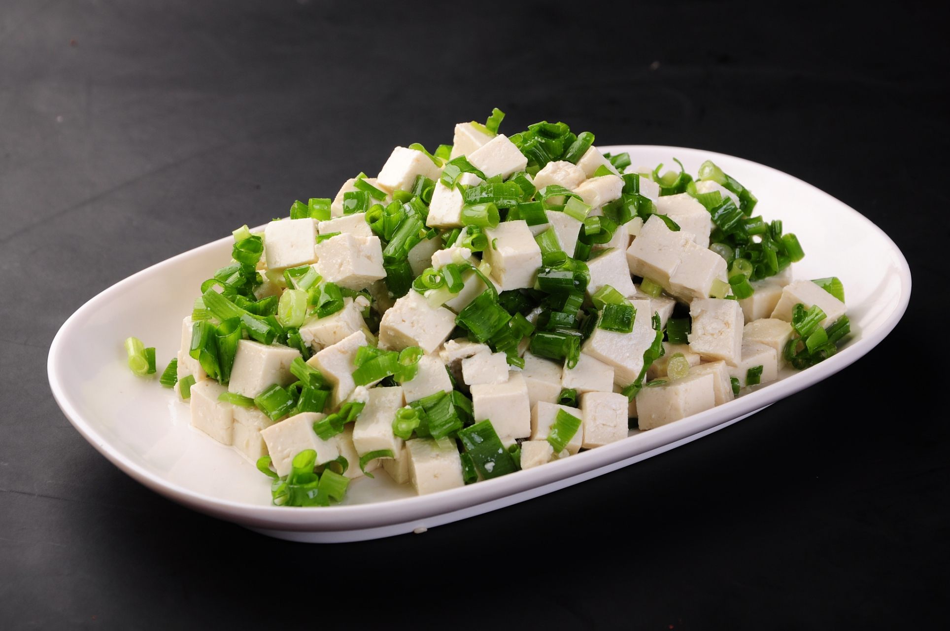 来来来,小伙伴们,给你们分享一个超级清爽的凉拌豆腐制作方法!